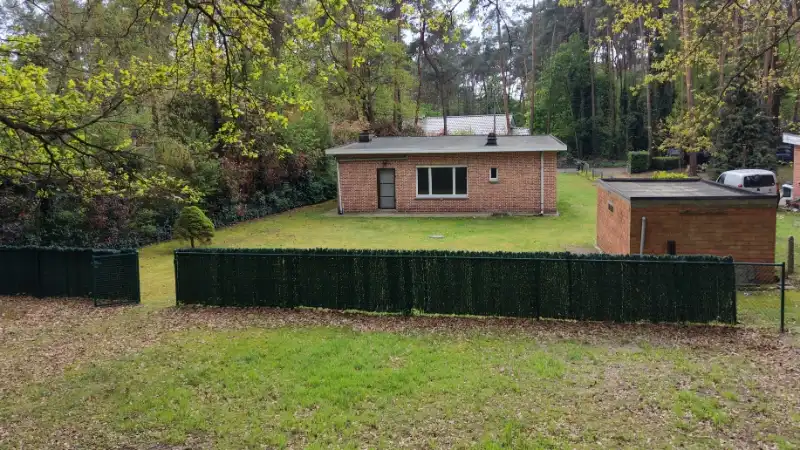 Zeer rustig en residentieel gelegen perceel van 10 are 81 ca met landhuis foto 2