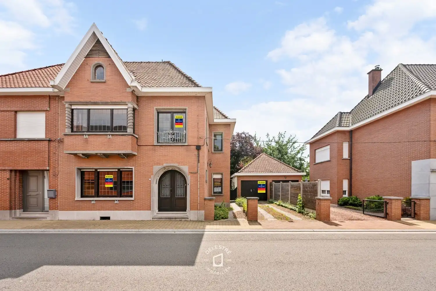 TE RENOVEREN ruime woning MET GARAGE boordevol karakter en mogelijkheden foto 2