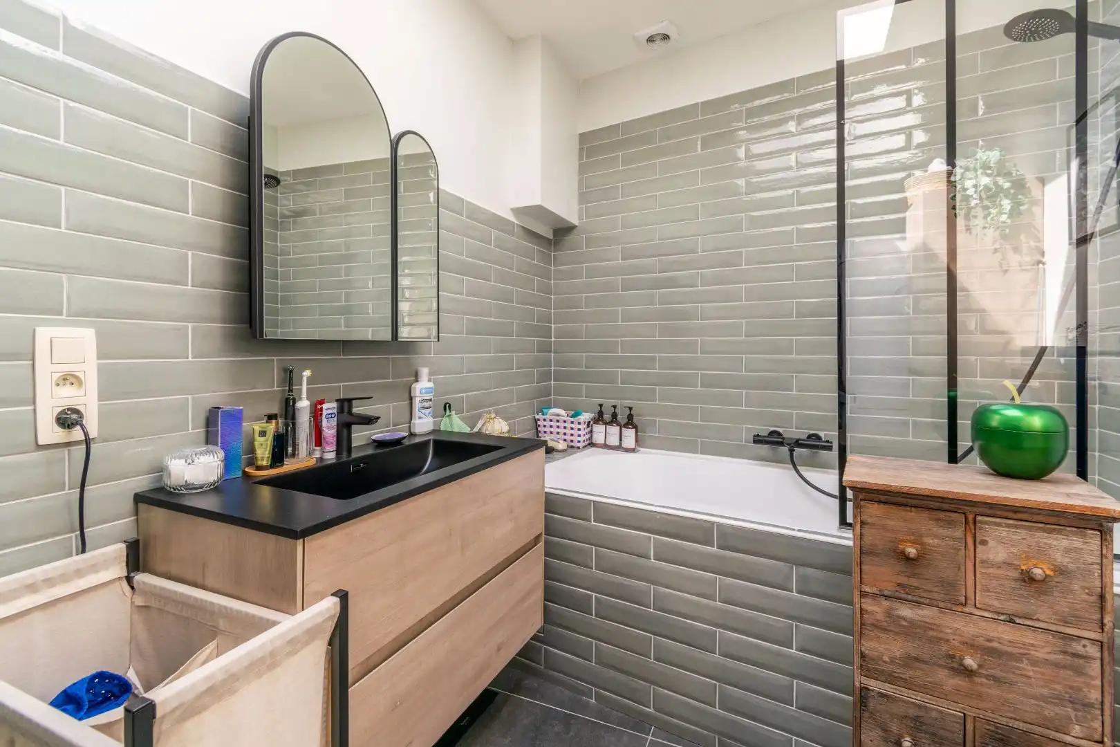 GERENOVEERDE WONING MET 2 SLP + BUREAU & TUIN! foto 9