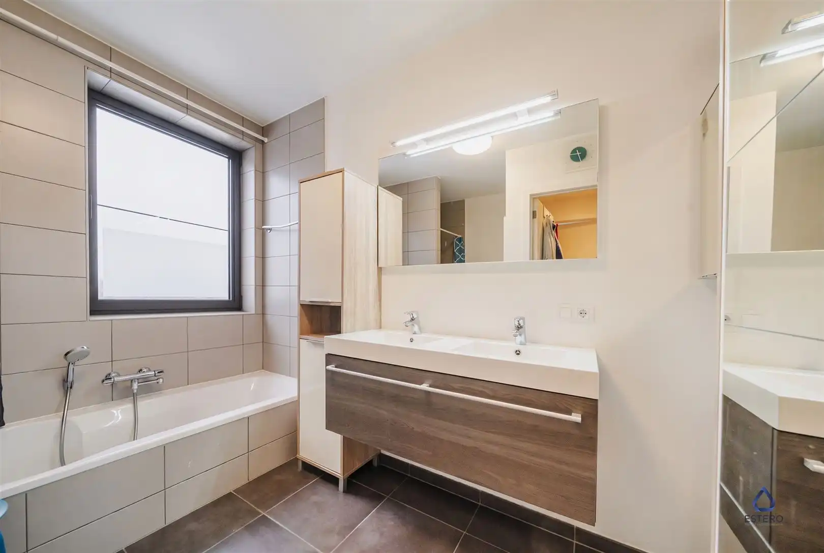 Instapklaar 3-slaapkamer appartement met dakterras foto 10