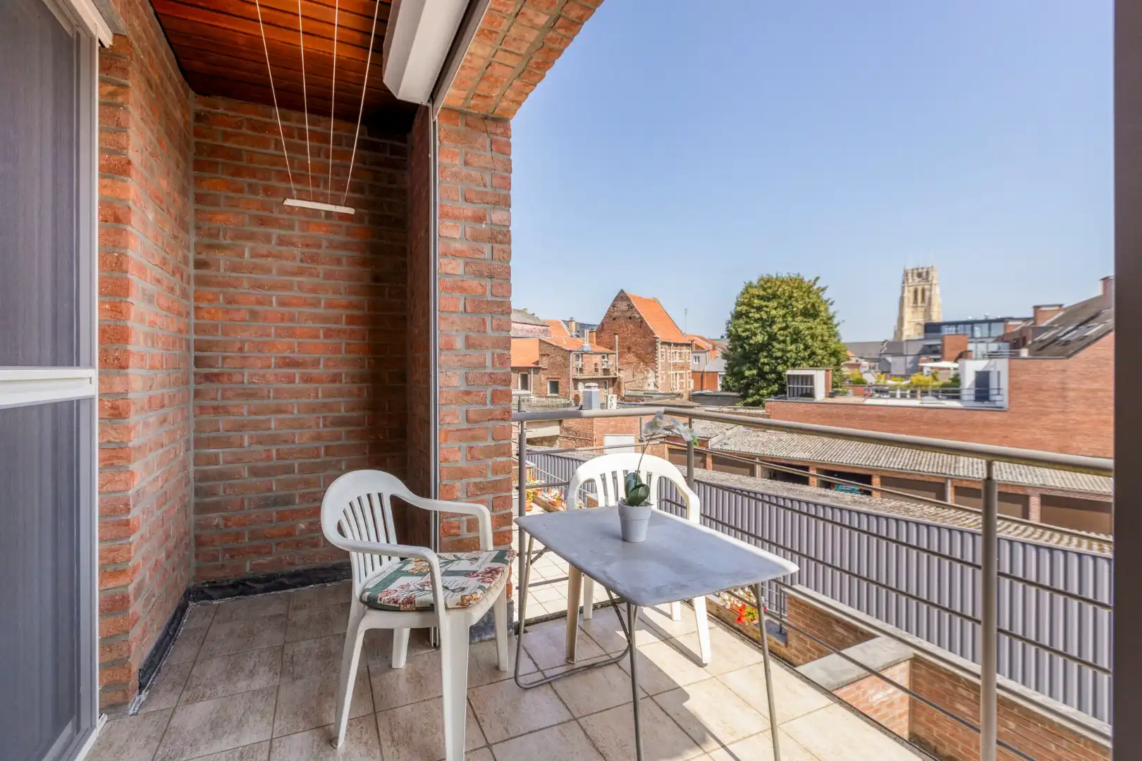 Mooi gelegen appartement met 3 slaapkamers en garage, centrum Tongeren   foto 2