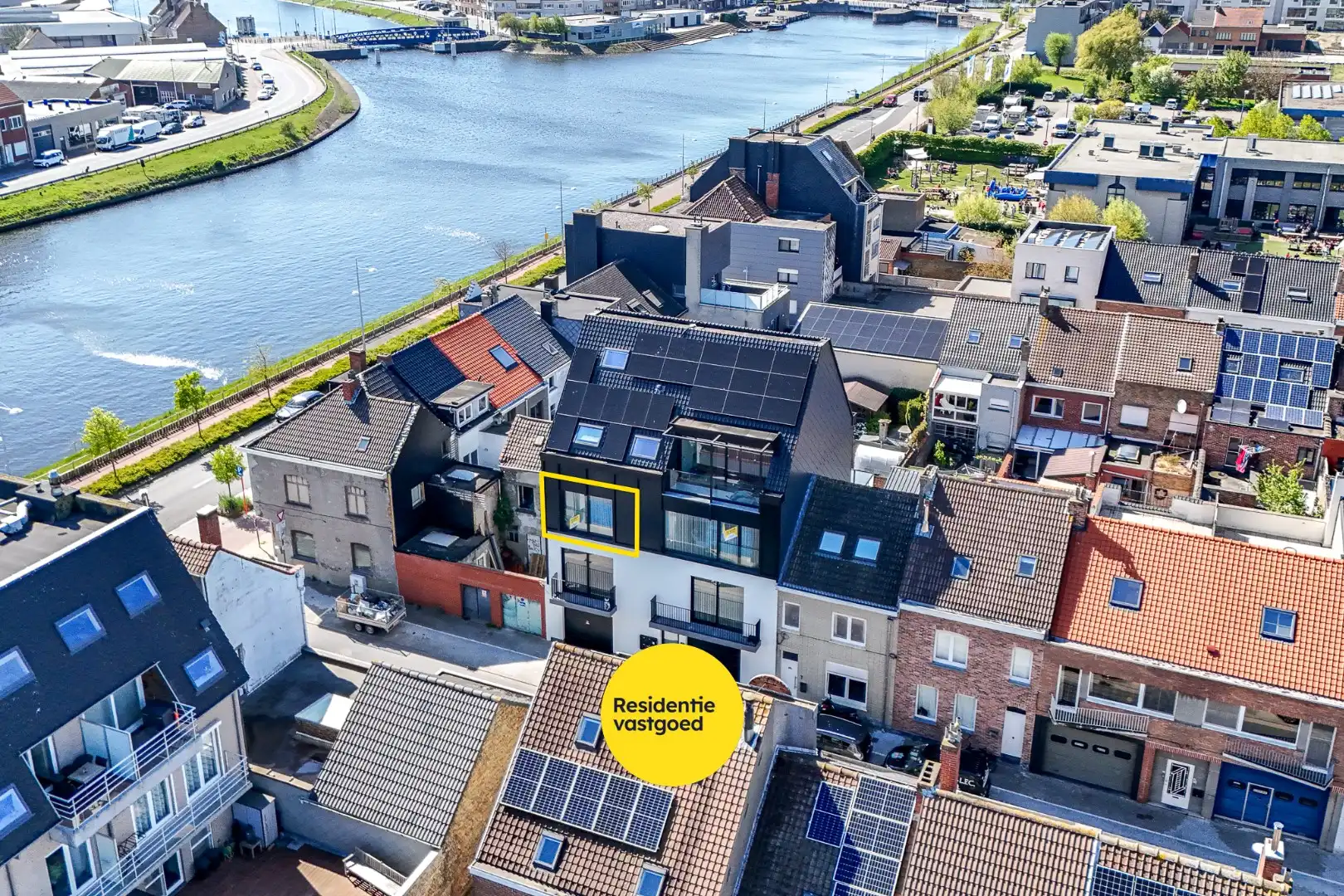 Recent en energiezuinig appartement met autostaanplaats in Bredene foto {{pictureIndex}}