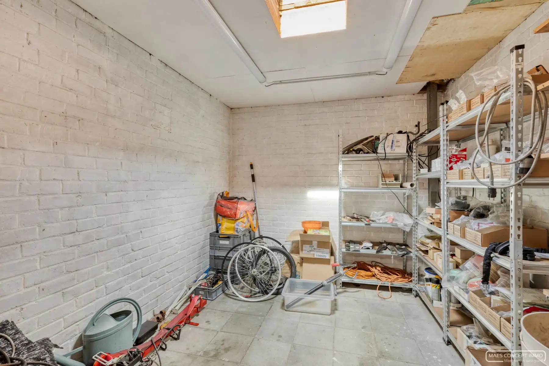 Handelspand met woonst te koop te Waregem op strategische ligging foto 24