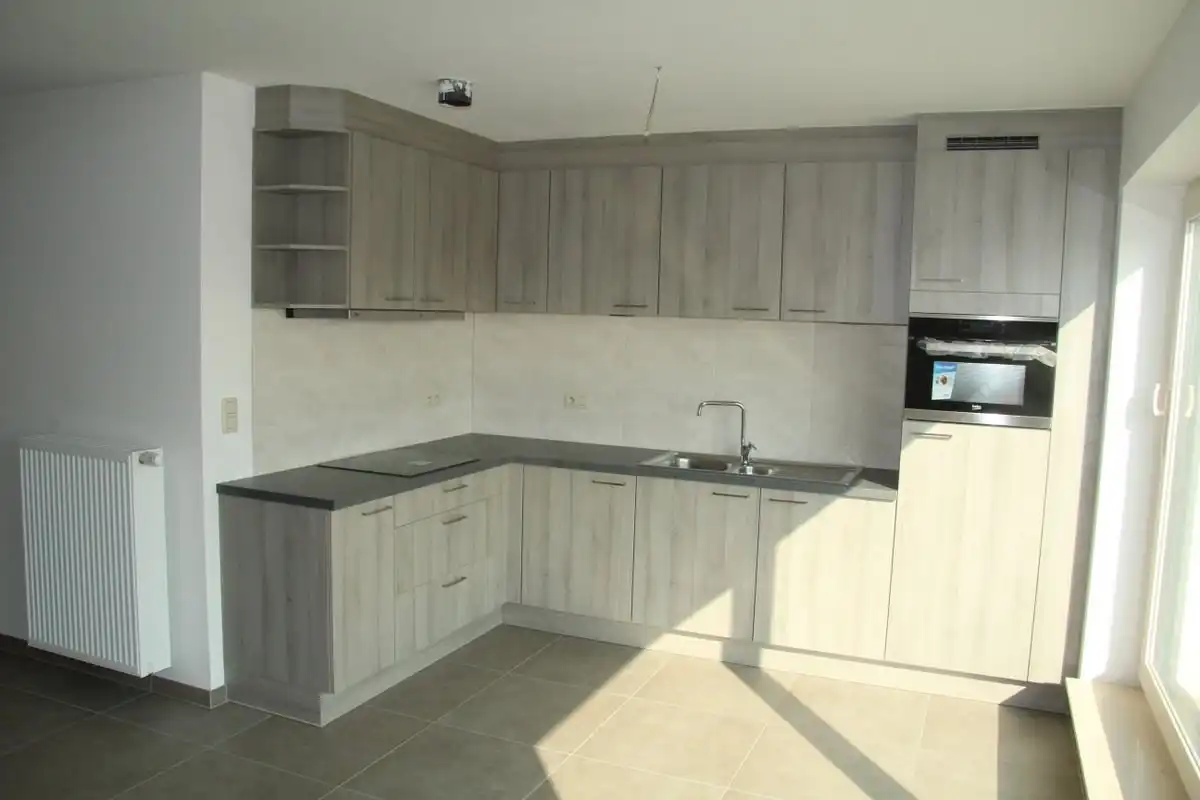 Ruim appartement met 2 slk, 2 terrassen, garage en autostaanplaats foto 4