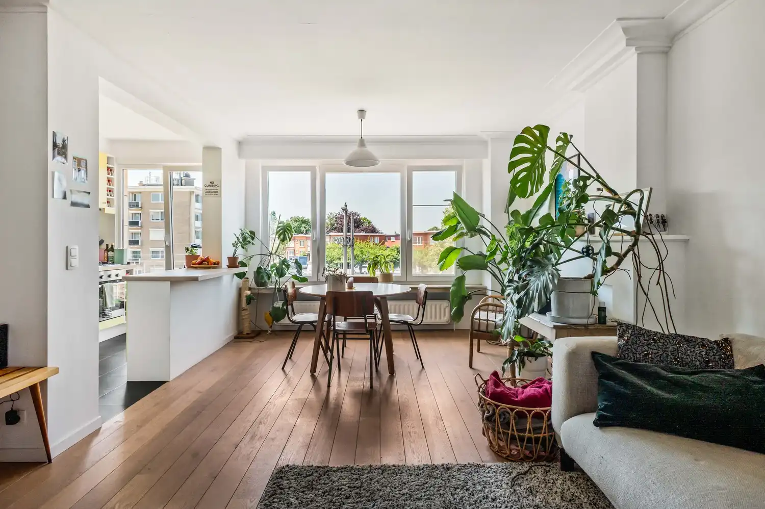 Gunstig gelegen, gerenoveerd 2 slaapkamer appartement met privatieve tuin! foto 5