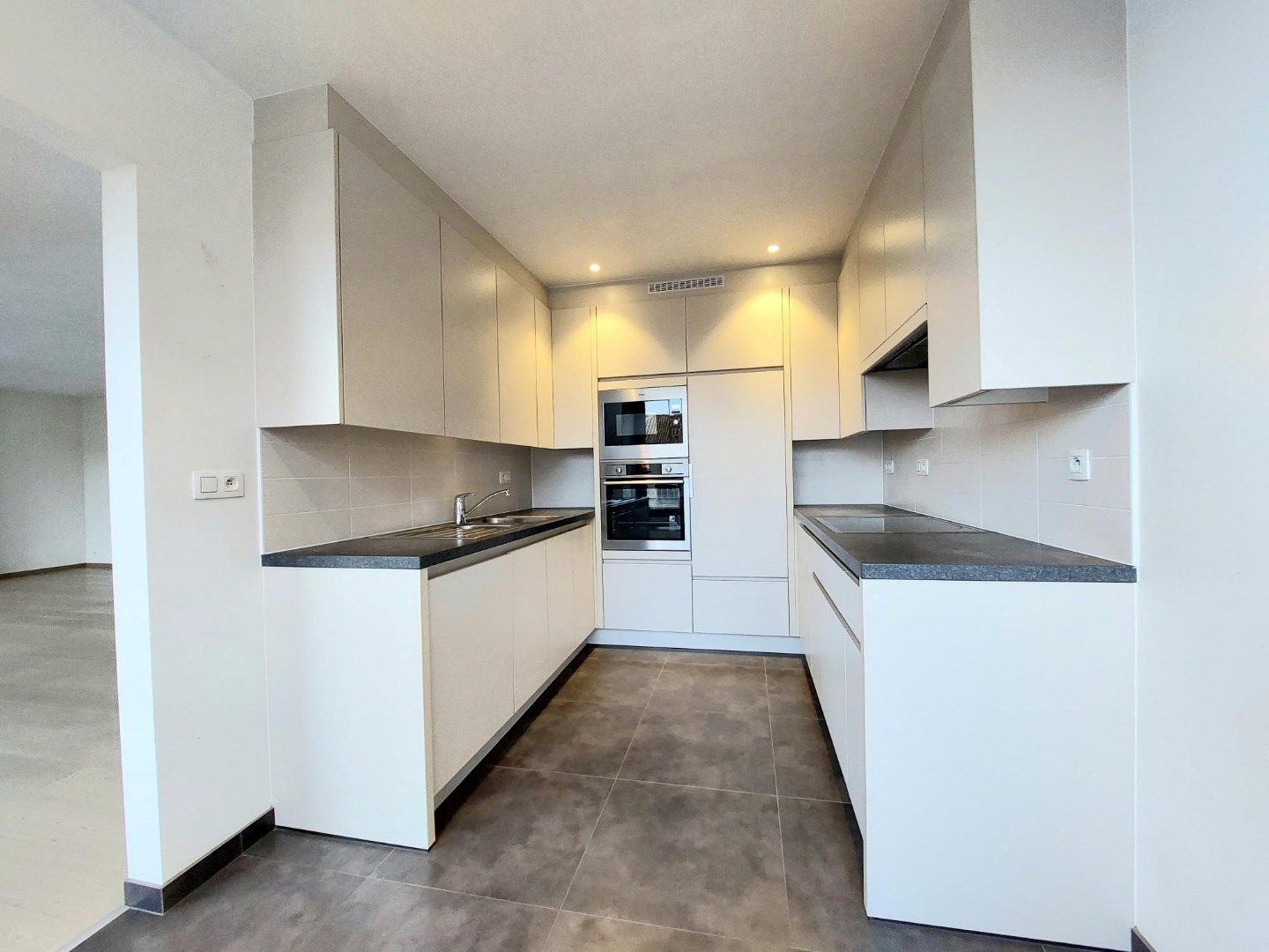 Ruim appartement in de binnenstad foto 4