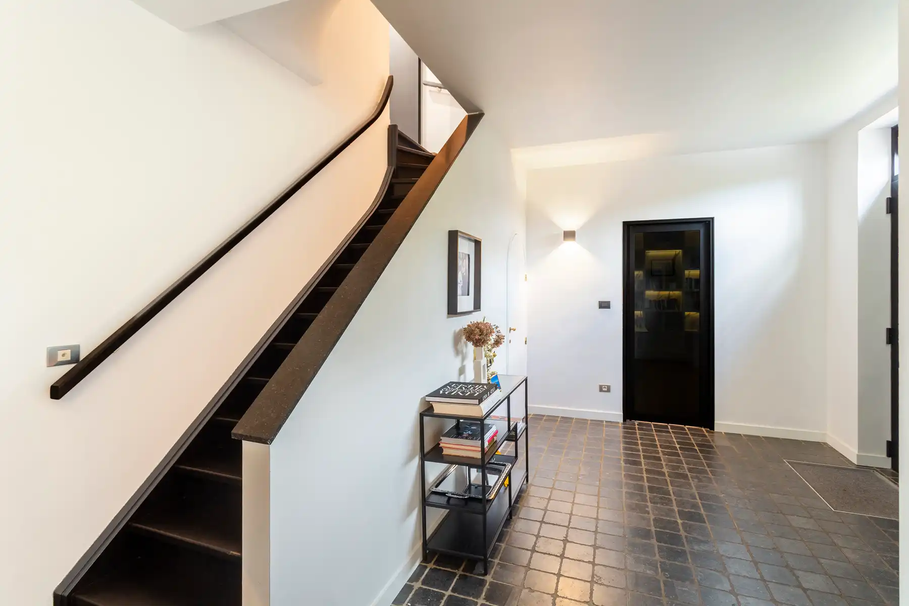 Instapklare villa met zwembad door groen omgeven foto 11