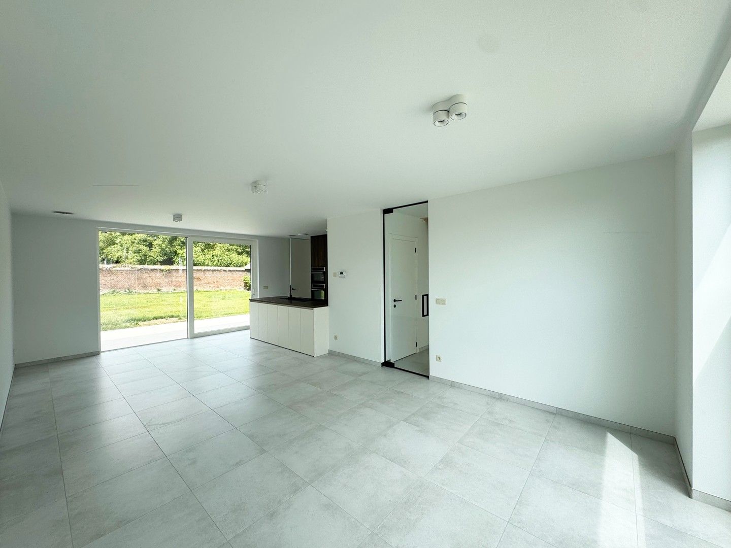 Nieuwbouwwoning met grote tuin en 4 slaapkamers foto 2