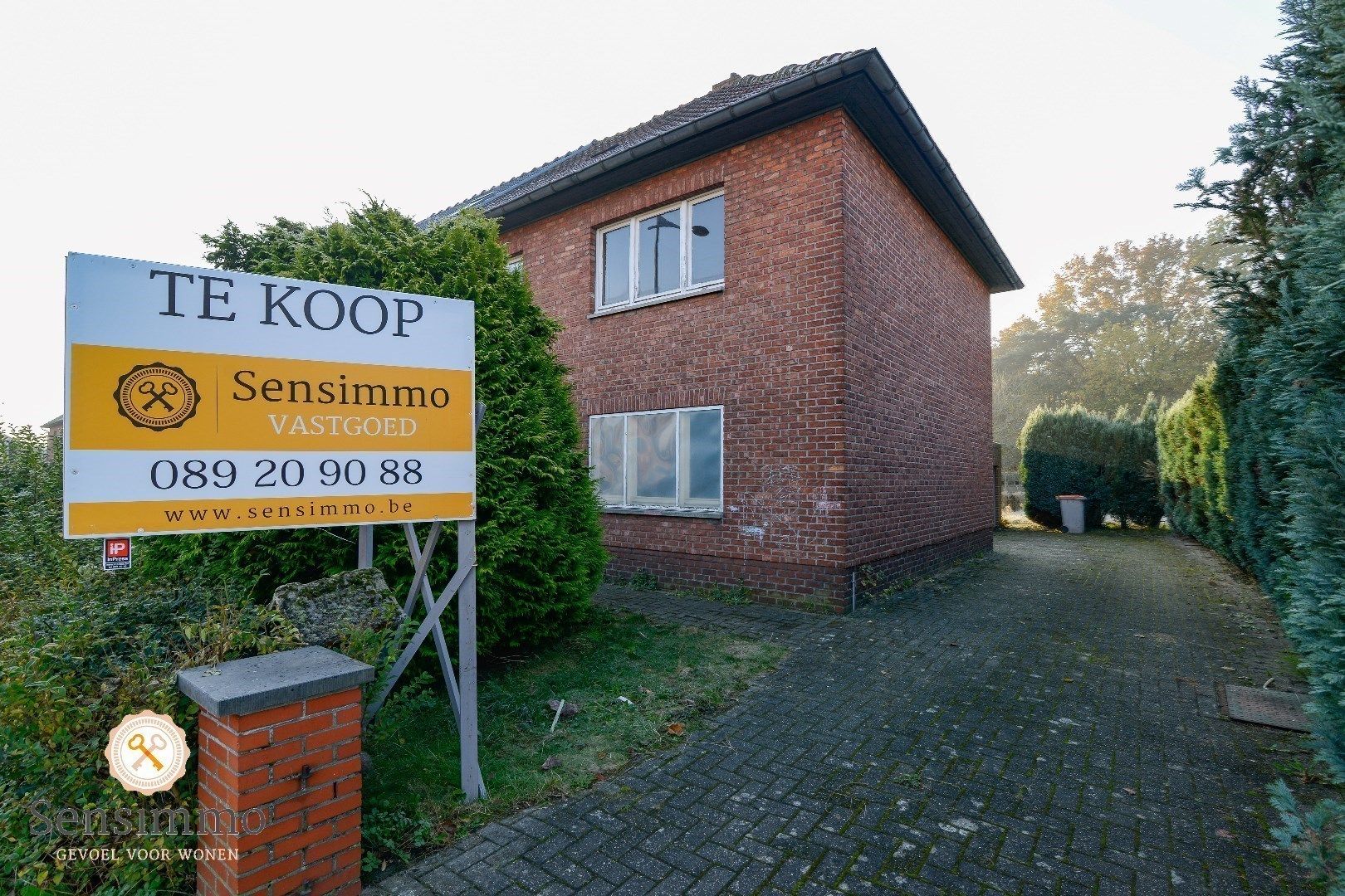 Halfopen woning met 3 slaapkamers en aanpalende bouwgrond foto 1