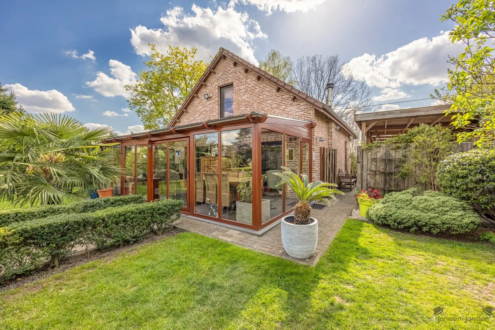 Instapklare woning met verzorgde tuin op een perceel van 810 m² foto 24