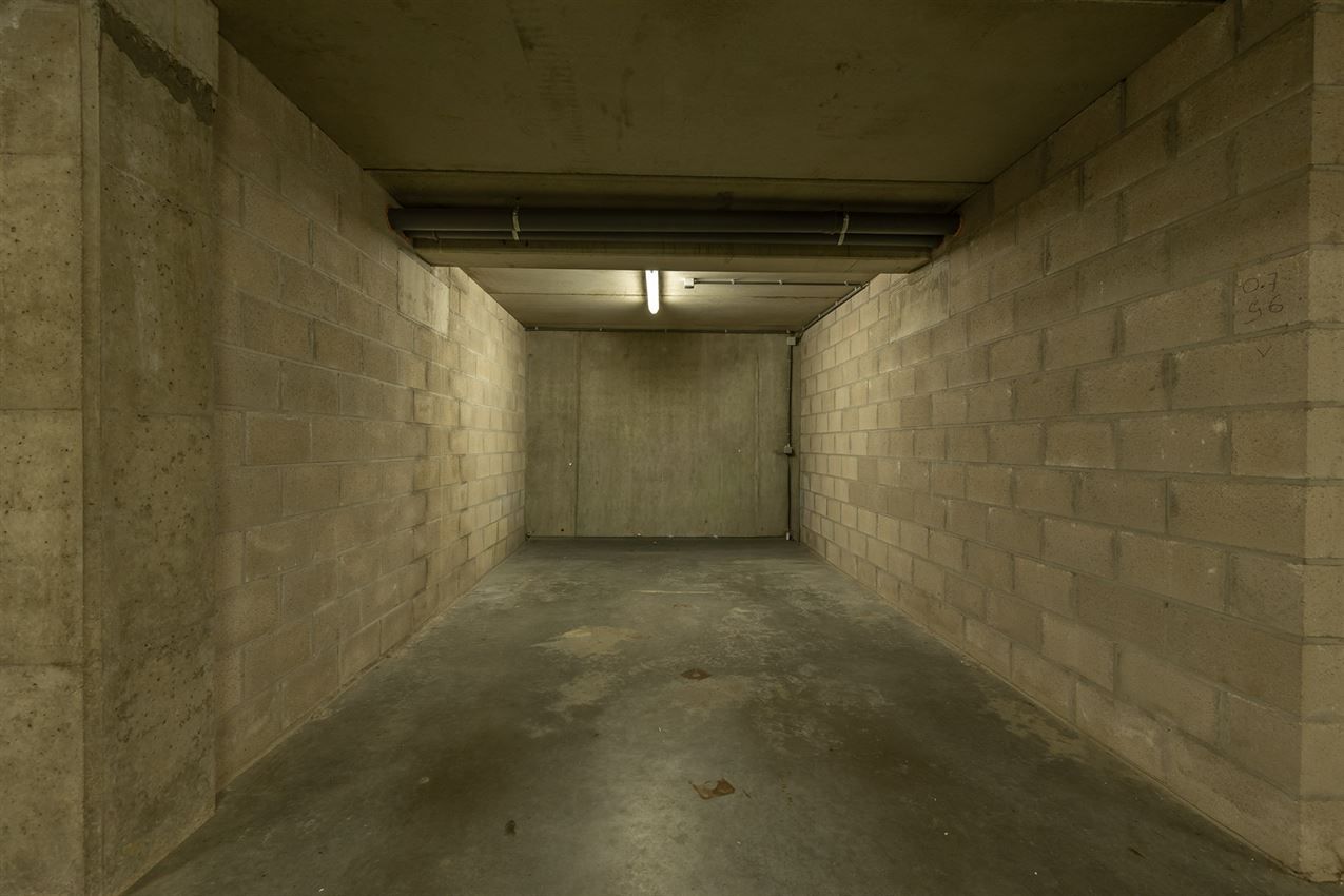 Gelijkvloers tweeslaapkamer appartement met terras en staanplaats in centrum  foto 23