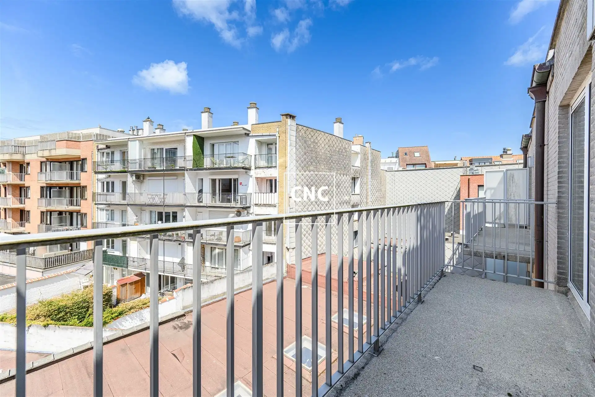 Ruim appartement met drie slaapkamers nabij de Lippenslaan foto 12