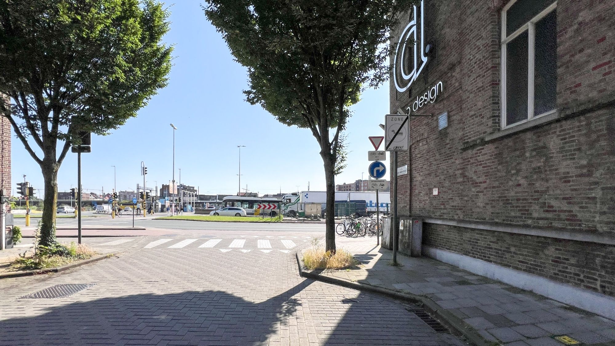 Lichtrijk gerenoveerd 2 slaapkamerappartement vlakbij Gent centrum foto 17