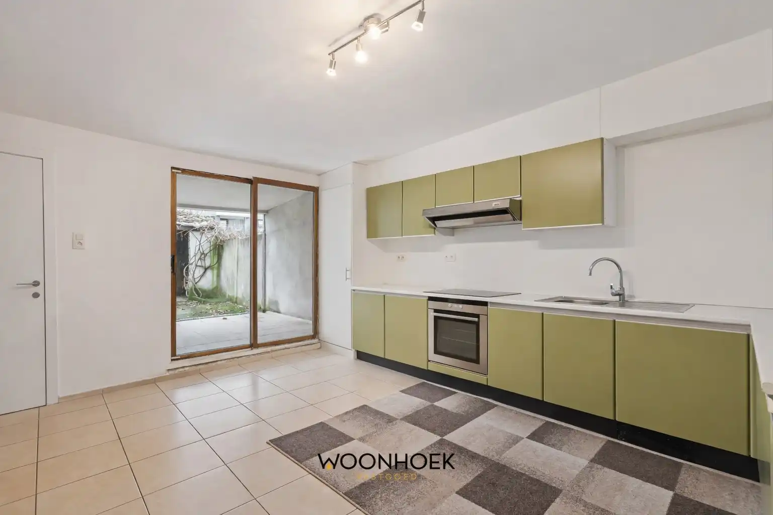 Charmante 2-slpk woning met achteruitweg in centrum  foto 4