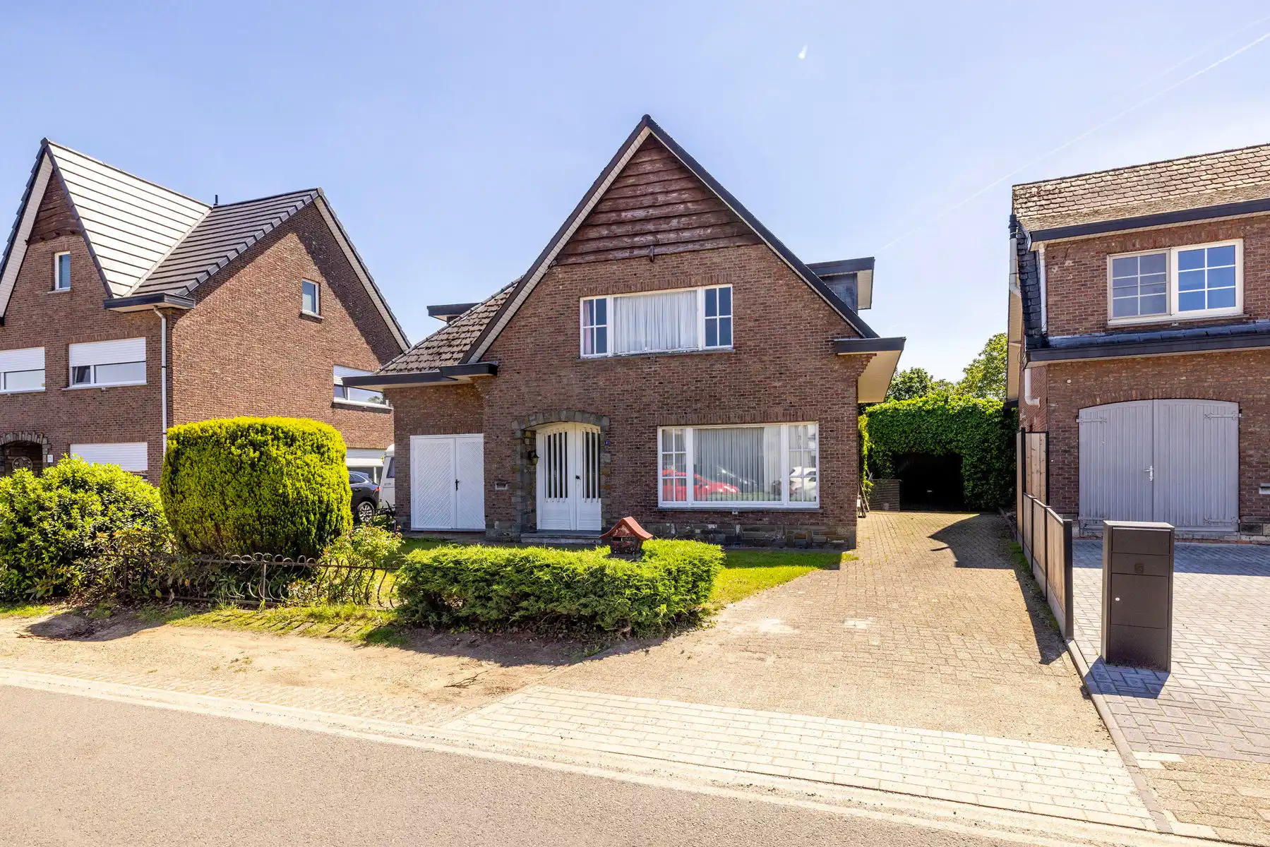 Hoofdfoto van de publicatie: Op te frissen woning gelegen in groene omgeving op ruim 995 m² grond 