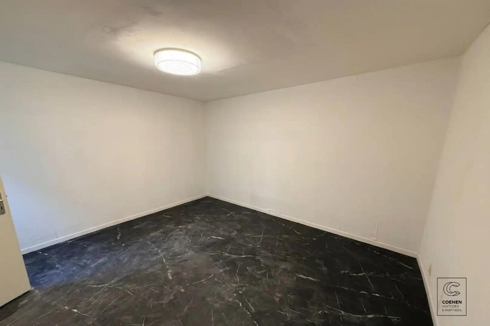 Ruime handelswoning, momenteel ingericht als handelsruimte en 2 appartementen op goede ligging te Antwerpen! foto 21