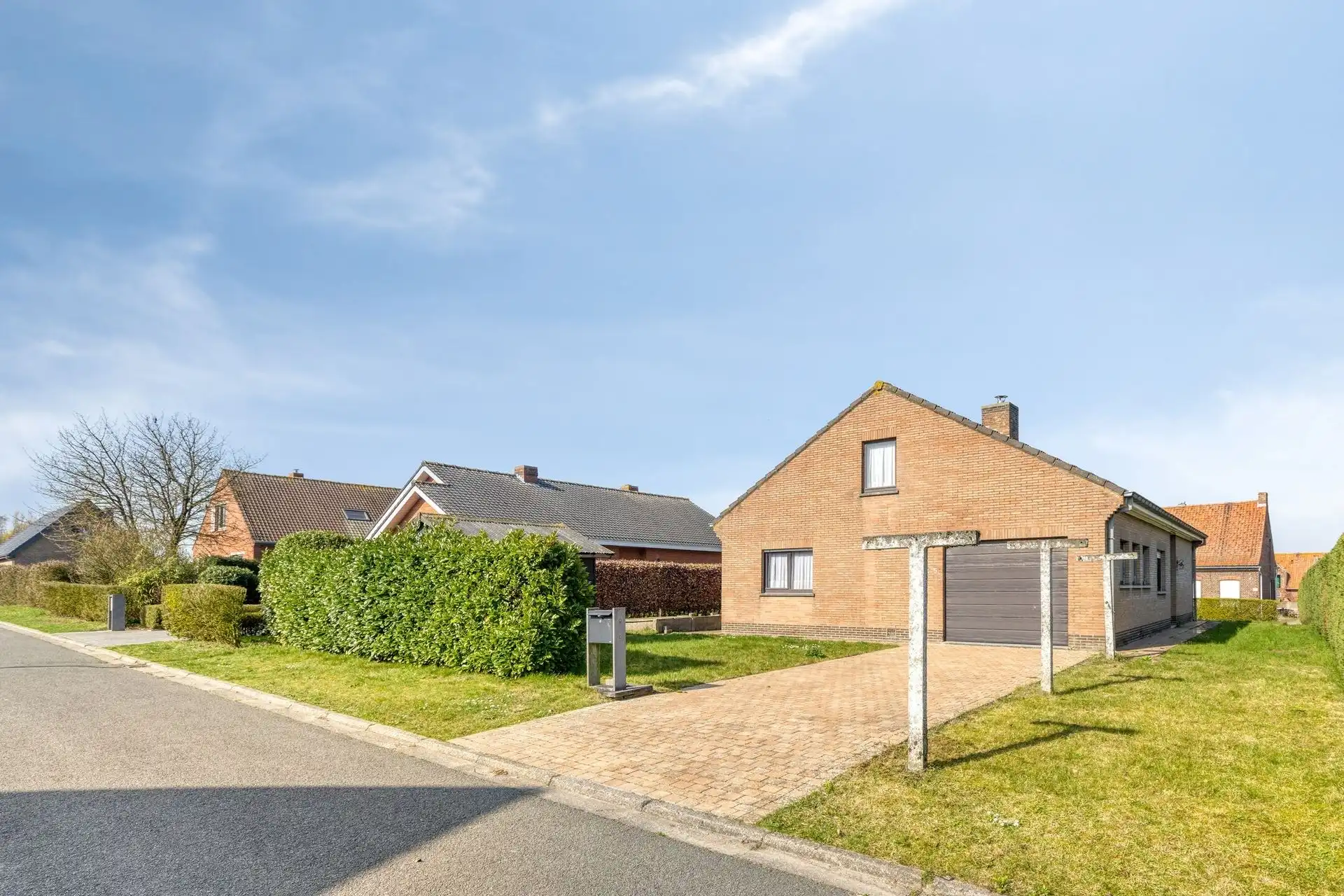 Vrijstaande woning, rustig gelegen,  met garage en tuin. foto 2