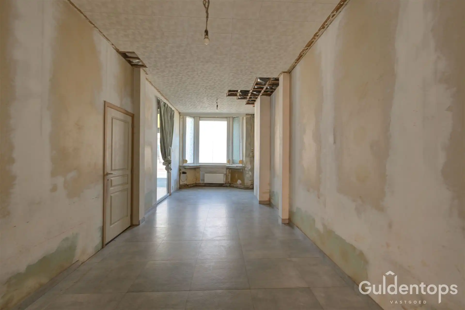 Te renoveren gezinswoning met 3 slaapkamers en grote tuin. foto 8