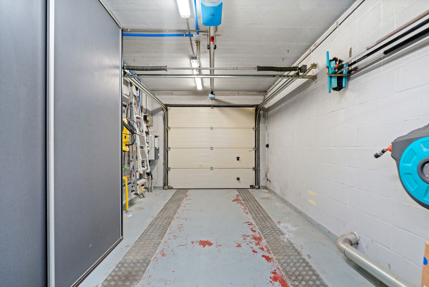 Instapklare halfopen bebouwing met drie slaapkamers! foto 12