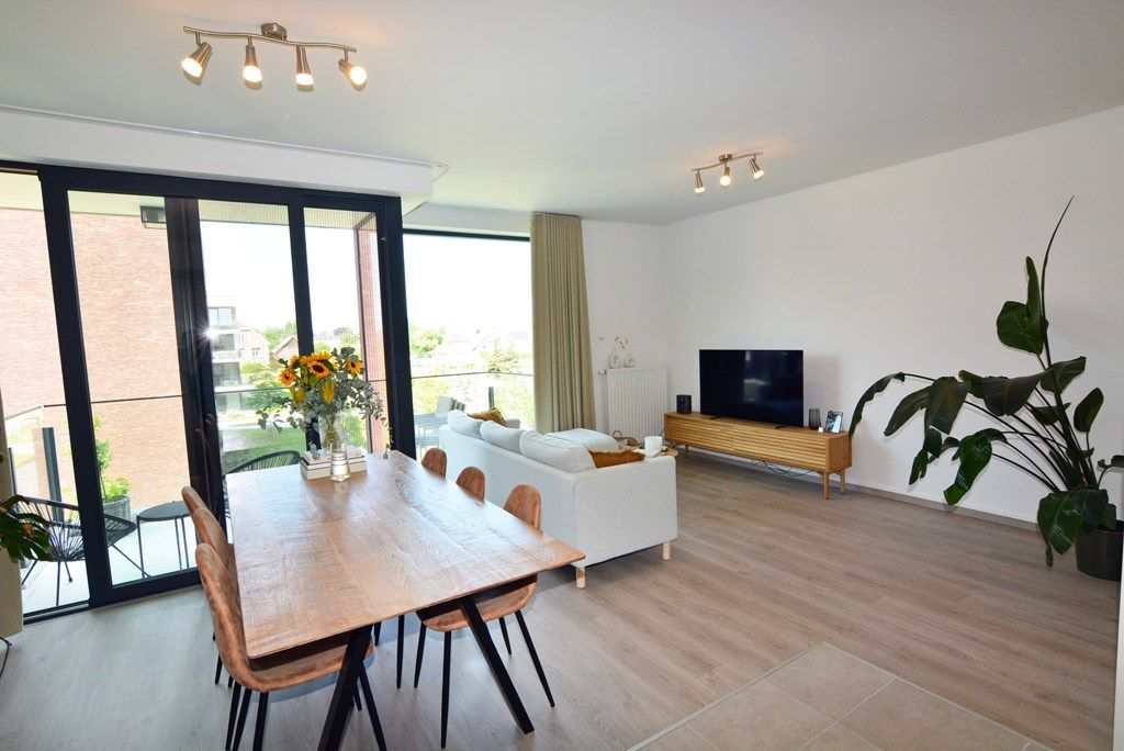 Modern energiezuinig appartement met 2 slpks, terras, autostaanplaats en kelderberging. foto 4