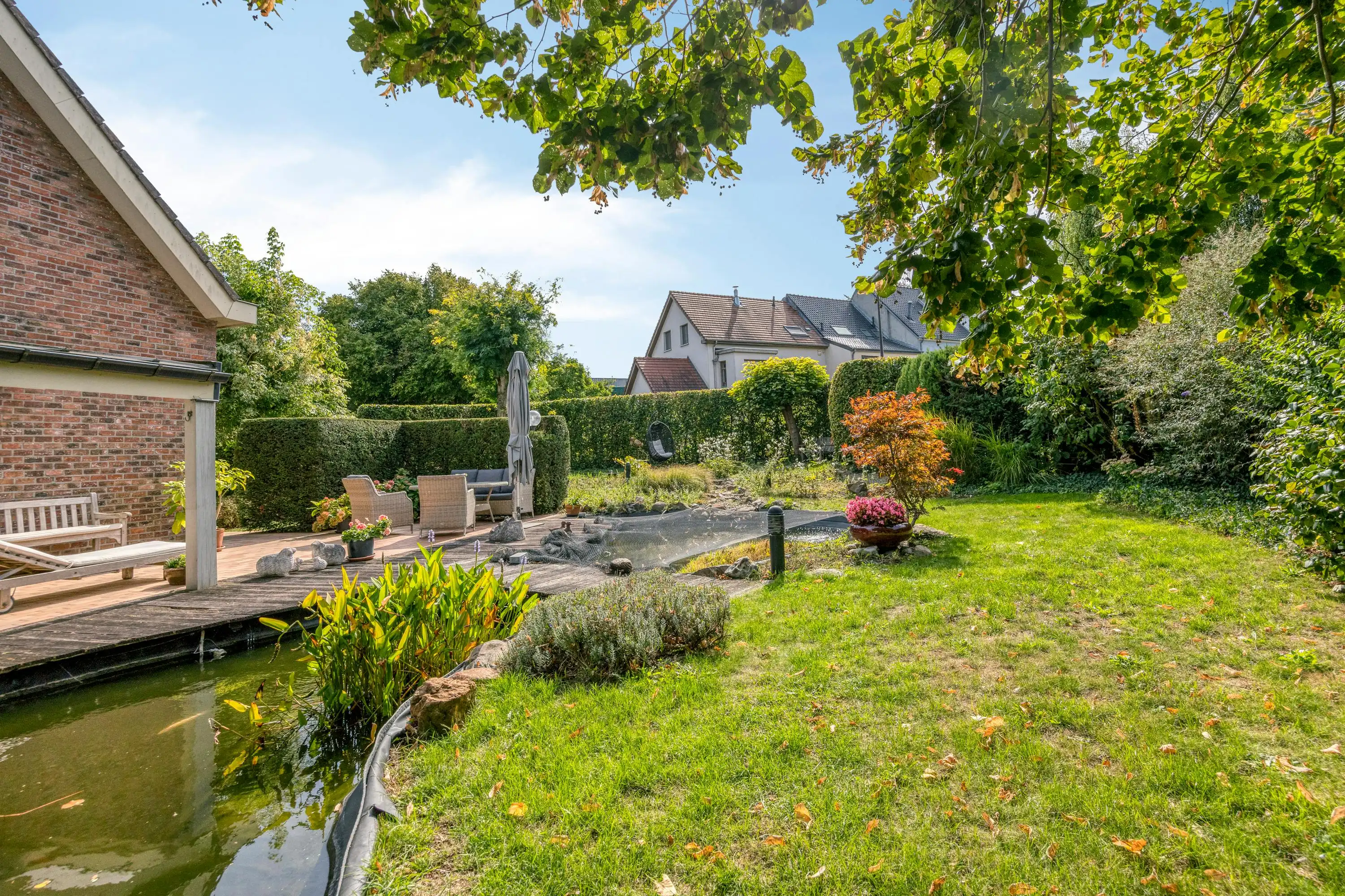 Ruime gezinswoning met praktijkruimte foto 16