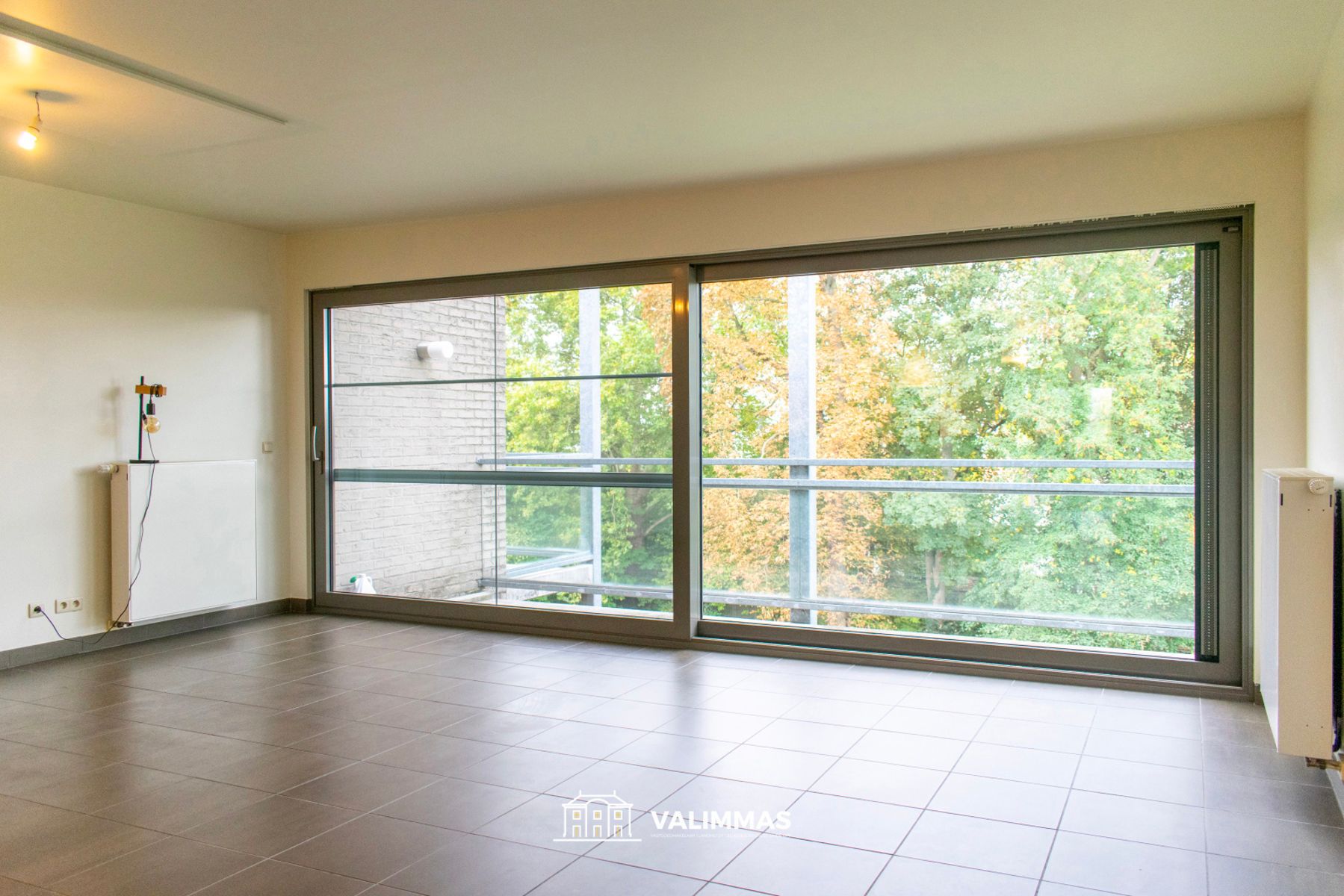 Instapklaar appartement met terras, kelder en event. garage. foto 5