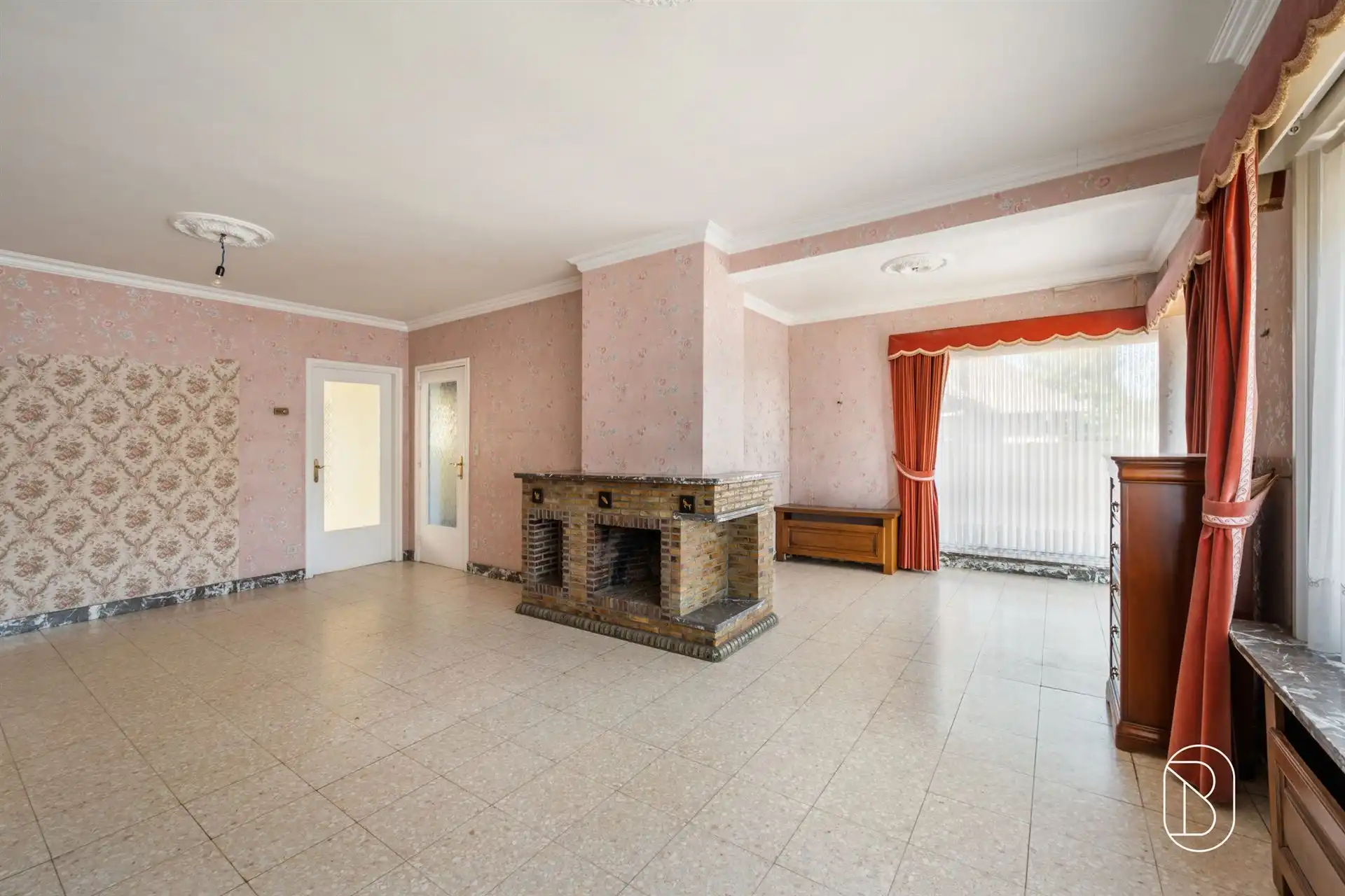 Ruime halfopenwoning met prachtige tuin en veel potentieel foto 5