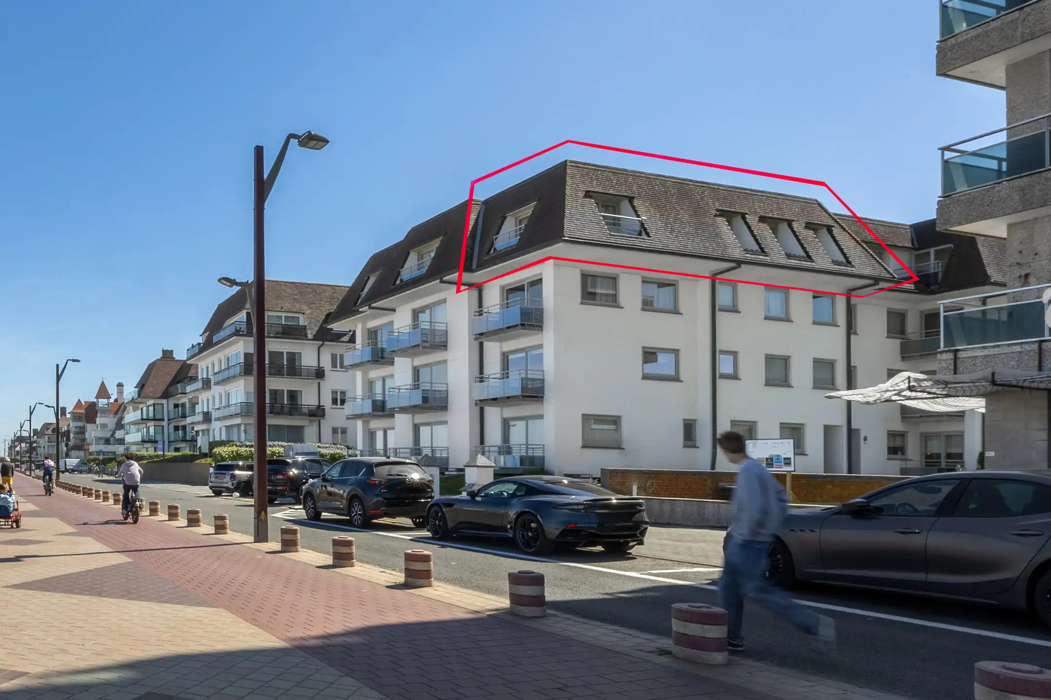 Luxueus gerenoveerd 3slpk appartement met frontaal zeezicht foto 2