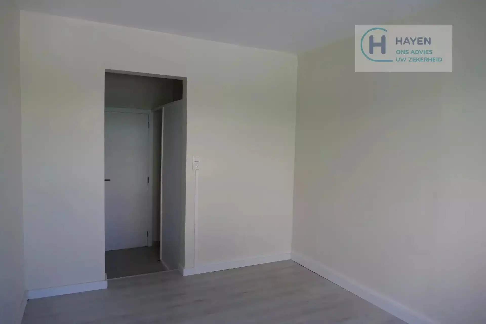Commercieel pand met woonst en 2 studio's foto 35