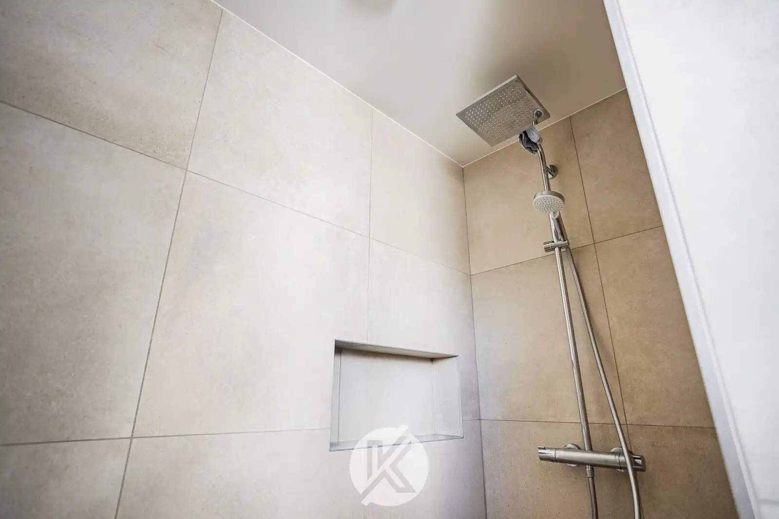 Gerenoveerde woning op leuke locatie foto 16