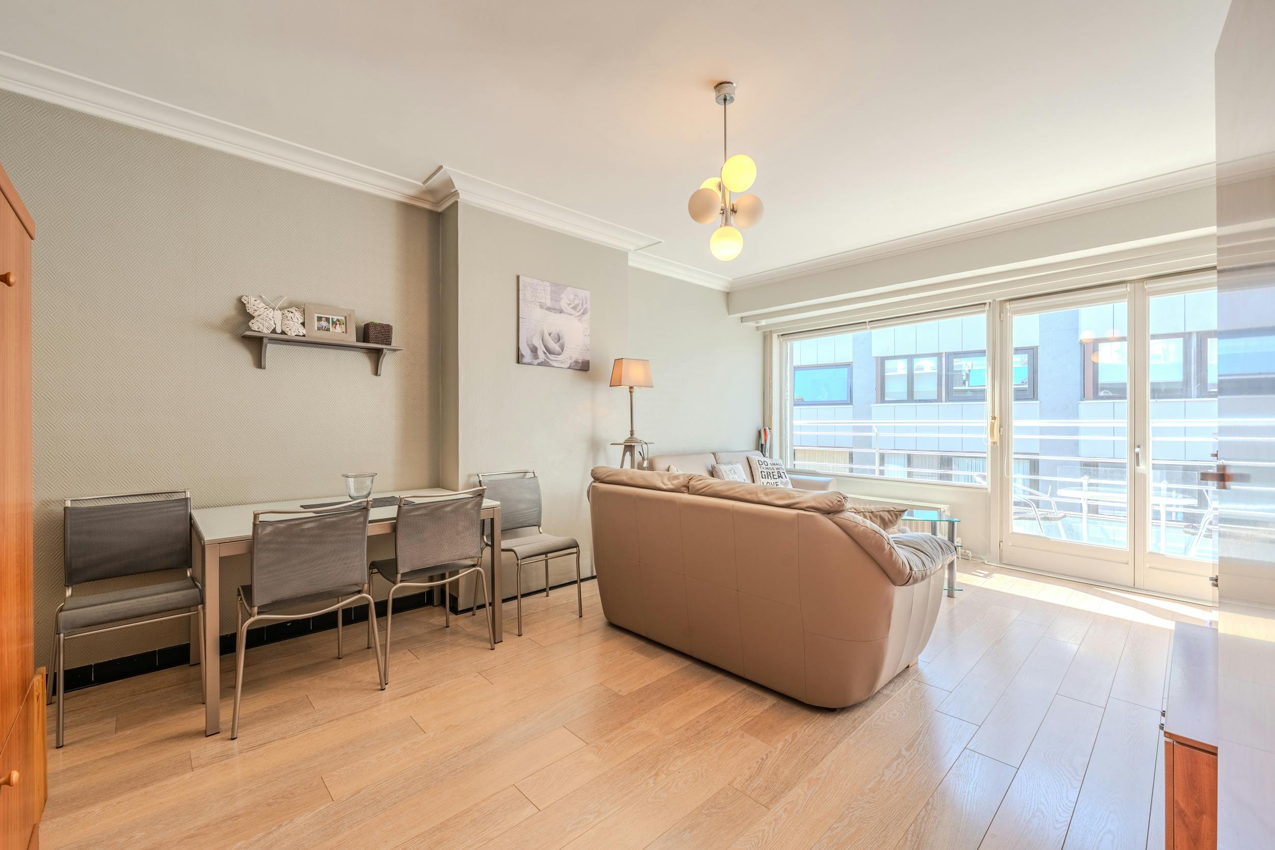 Lichtrijke studio te koop met zijdelings zeezicht en terras! foto 13