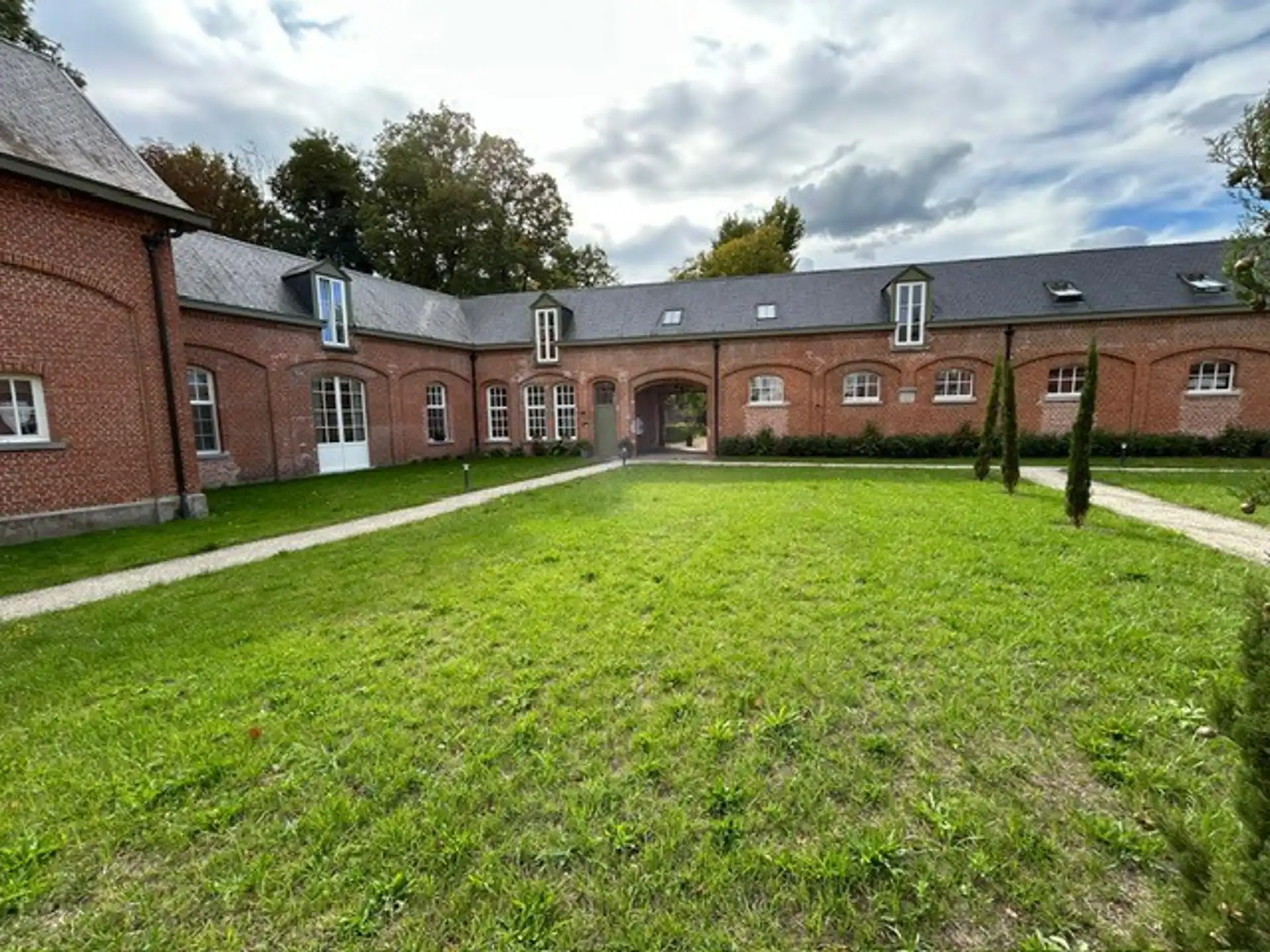 Prachtig appartement op exclusieve locatie te Bornem foto {{pictureIndex}}