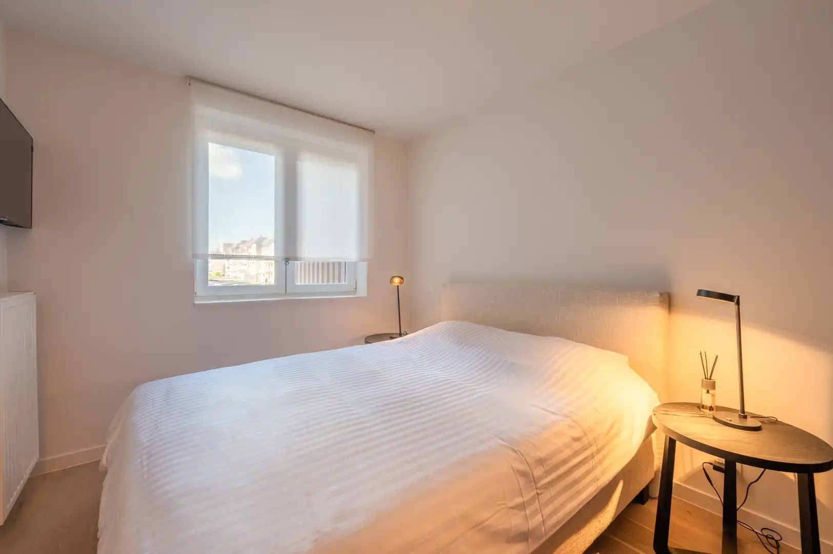 Lichtrijk 2-slaapkamer appartement met open zicht over het Abraham Hansplein. foto 17