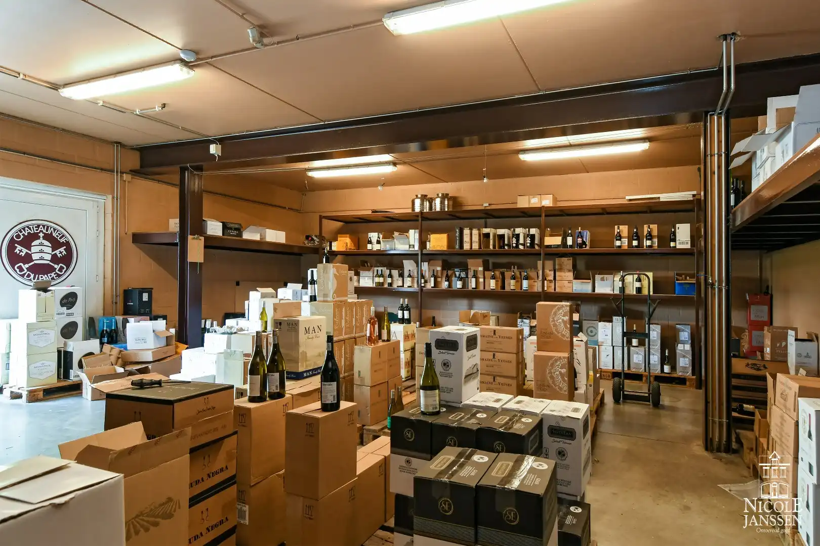 Ruime opslagplaats met 275m² in drie verdiepingen! foto 3