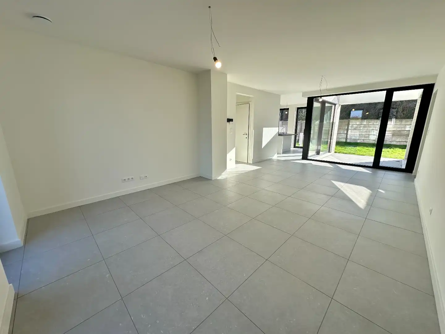 Ruim gelijkvloers appartement met groot terras en privé tuin in Alken foto 2