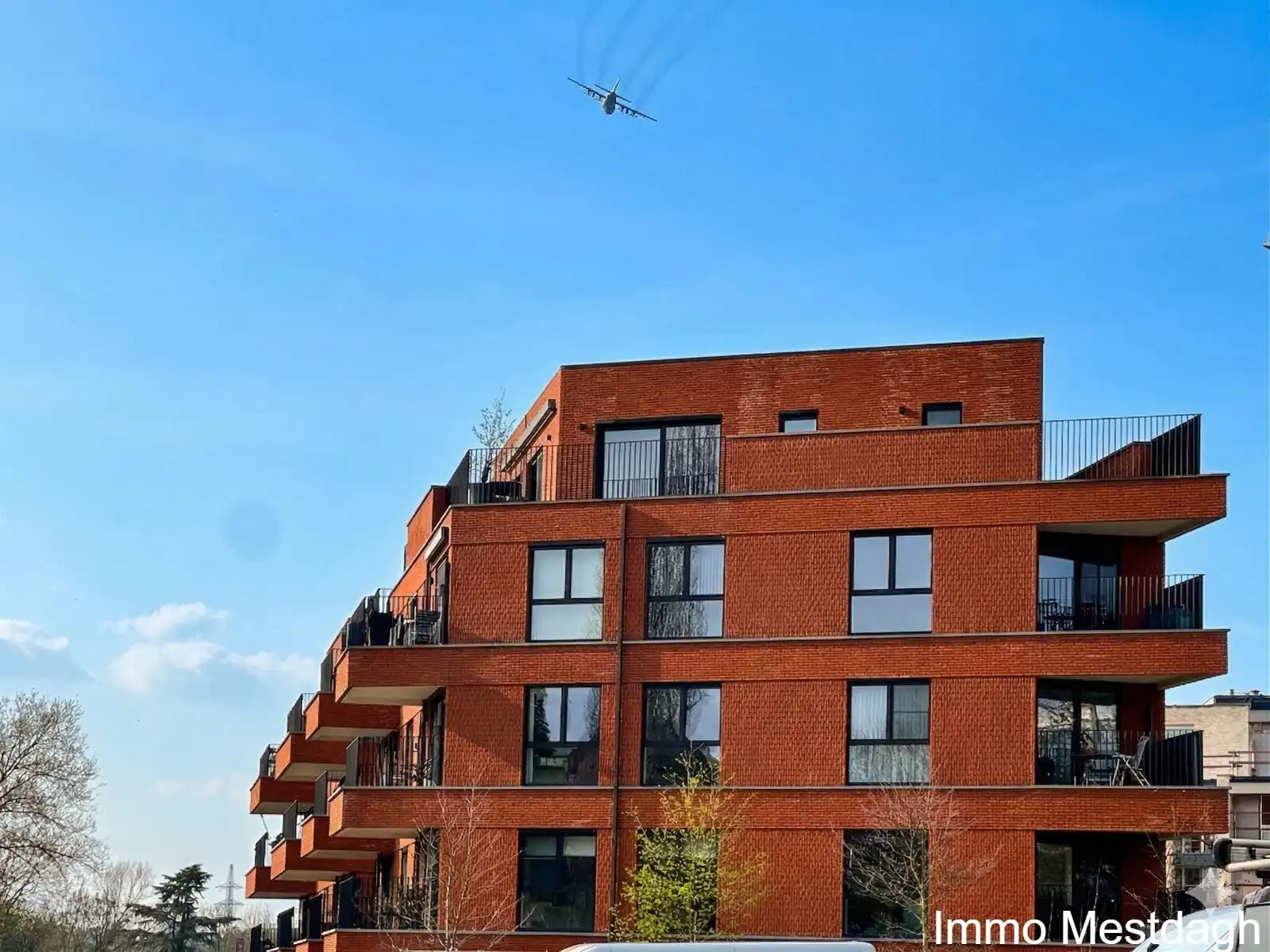 Unieke Penthouse met Panoramisch Uitzicht & Terrassen Rondom foto {{pictureIndex}}