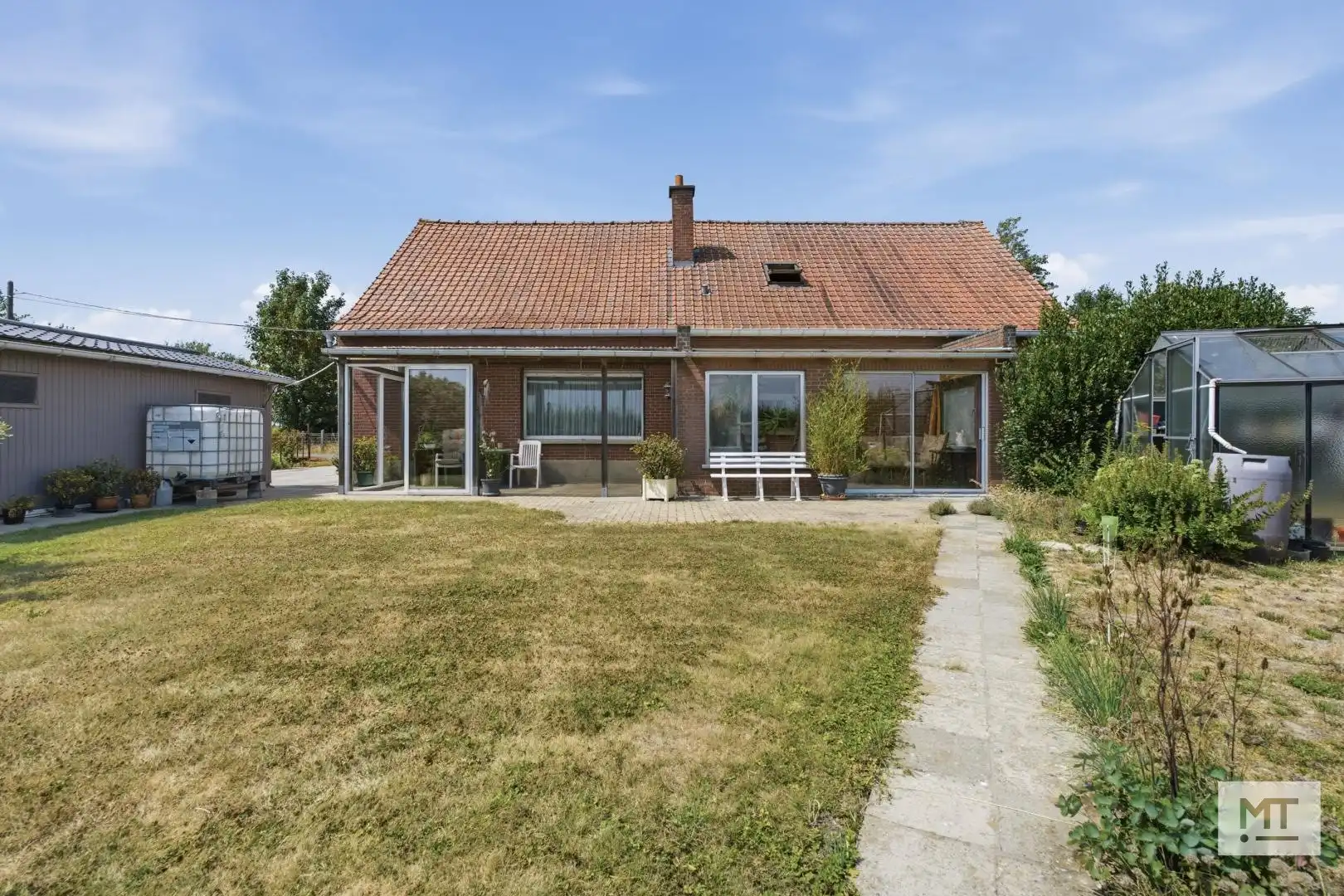 Te renoveren alleenstaande woning op een landelijke locatie in Wijtschate foto 7