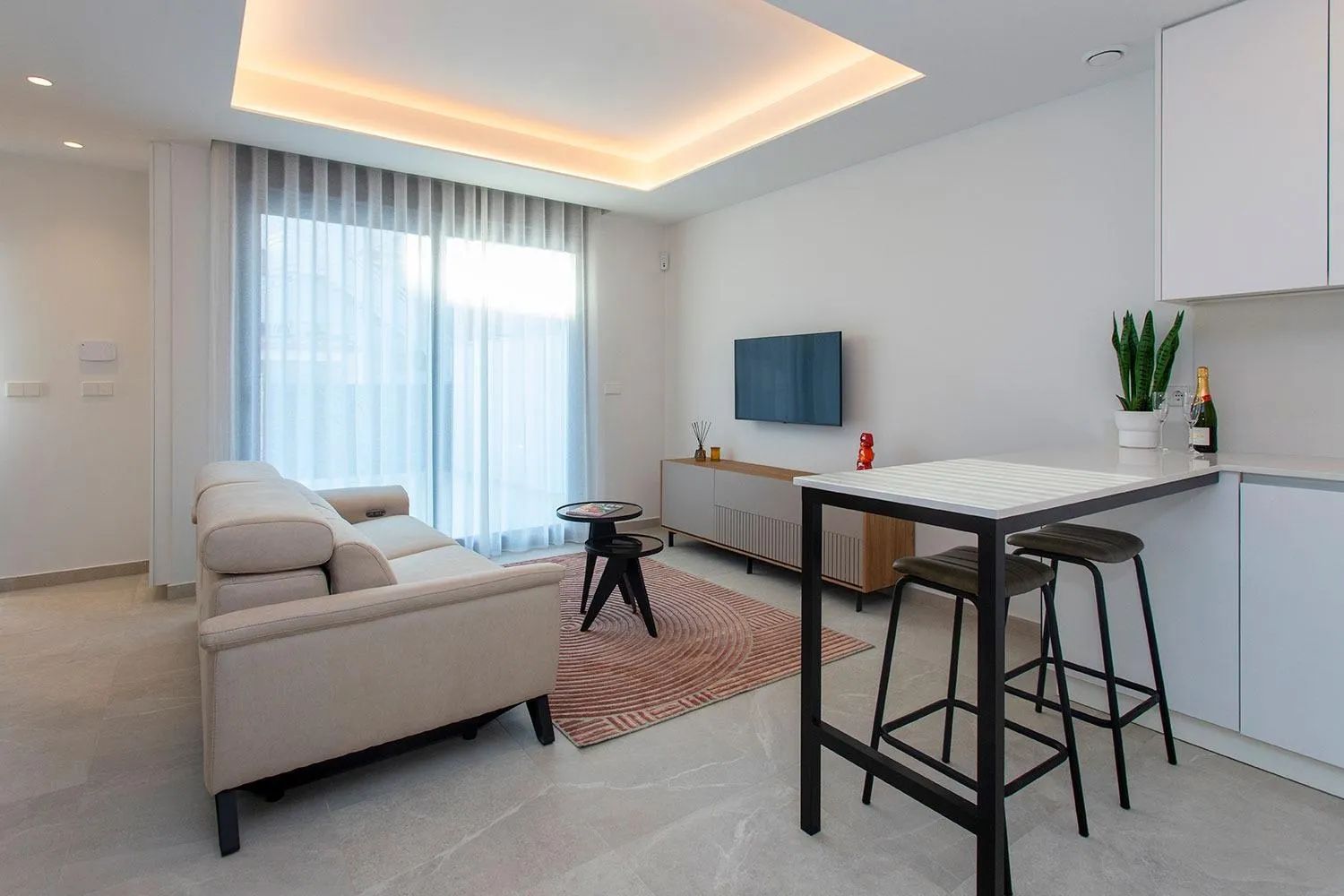 Strak design en strandleven gecombineerd: instapklare luxe woning in hartje Torre de la Horadada foto 5