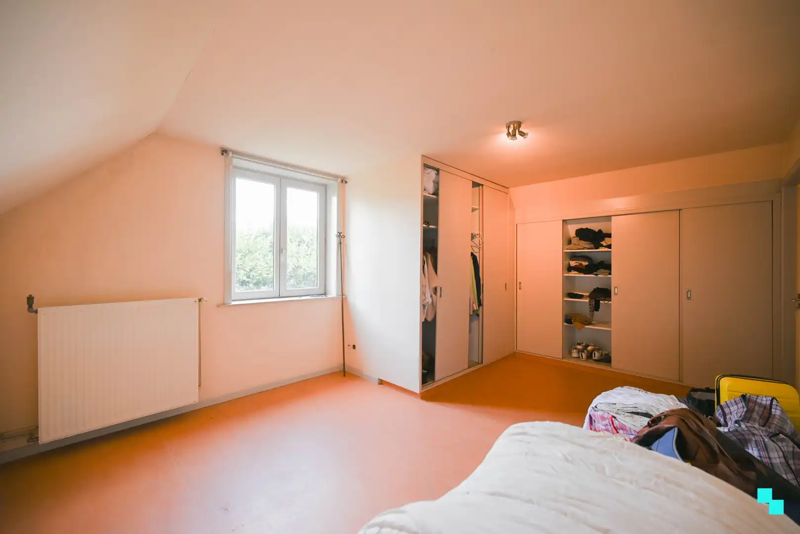 Alleenstaande, te renoveren villa in residentiële buurt foto 25