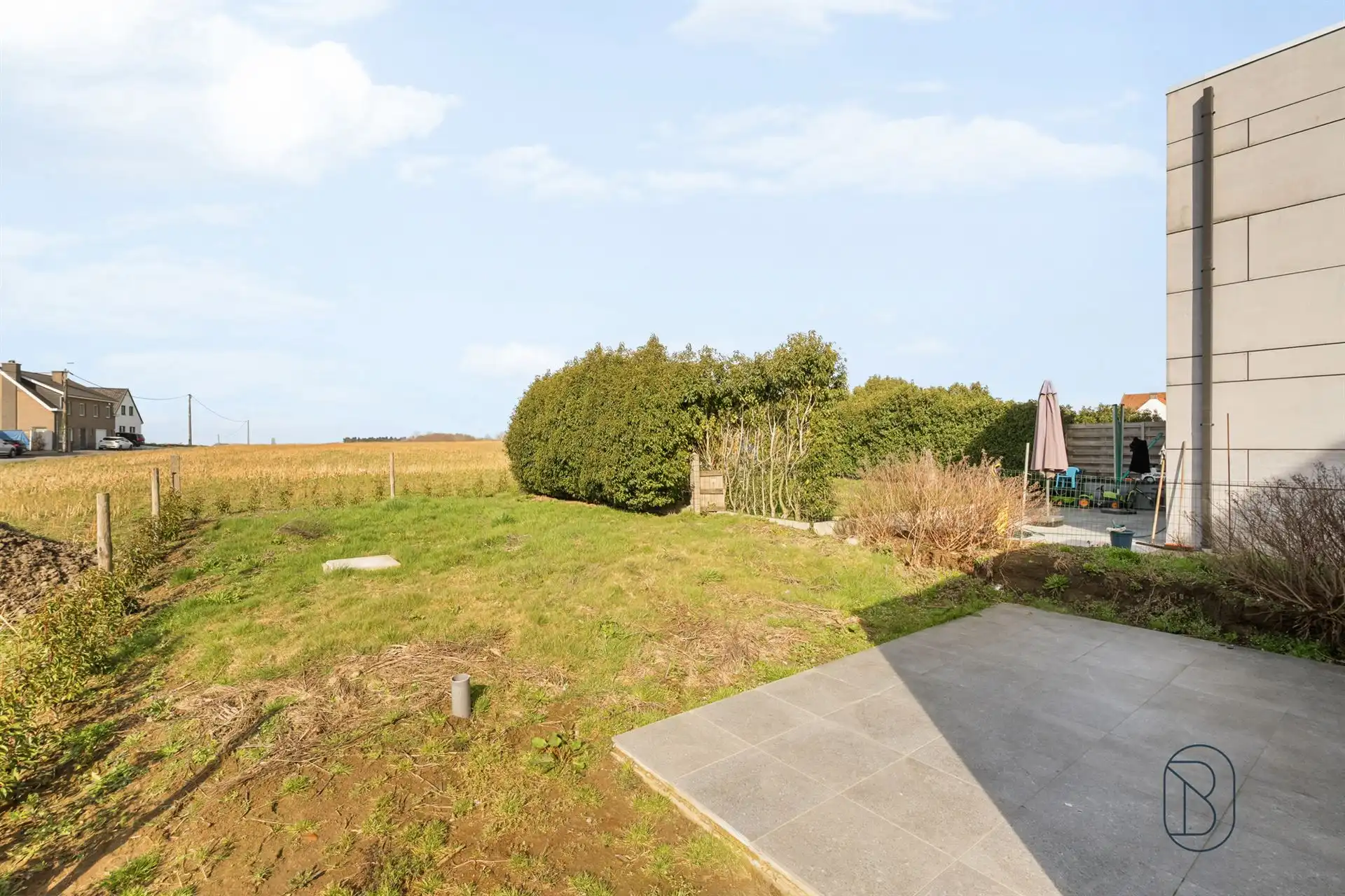 Instapklare woning met tuin en open zicht foto 18