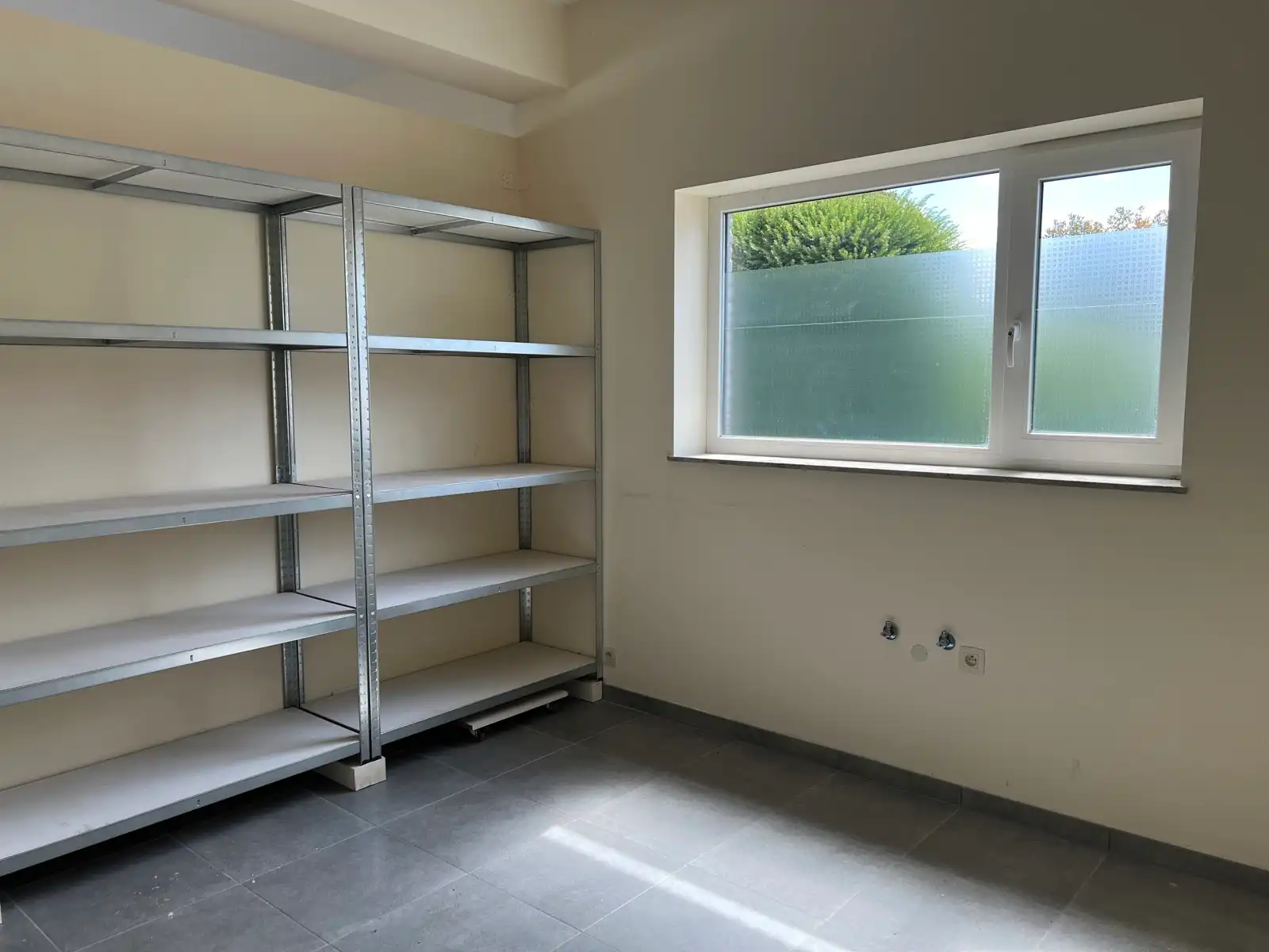 MULTIFUNCTIONELE HANDELSRUIMTE TE HUUR IN DE GEMEENTE ASSE foto 7