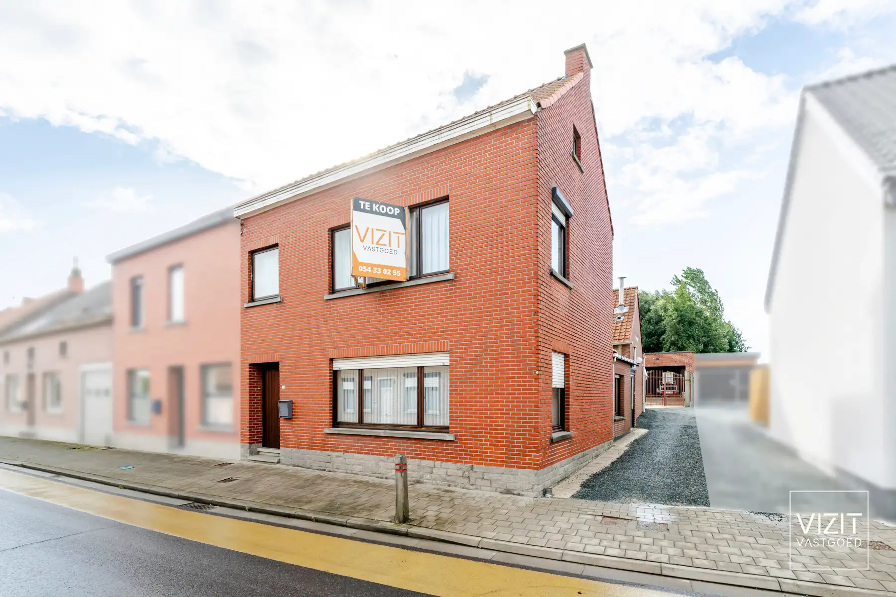 Hoofdfoto van de publicatie: Halfopen woning met tuin en garage