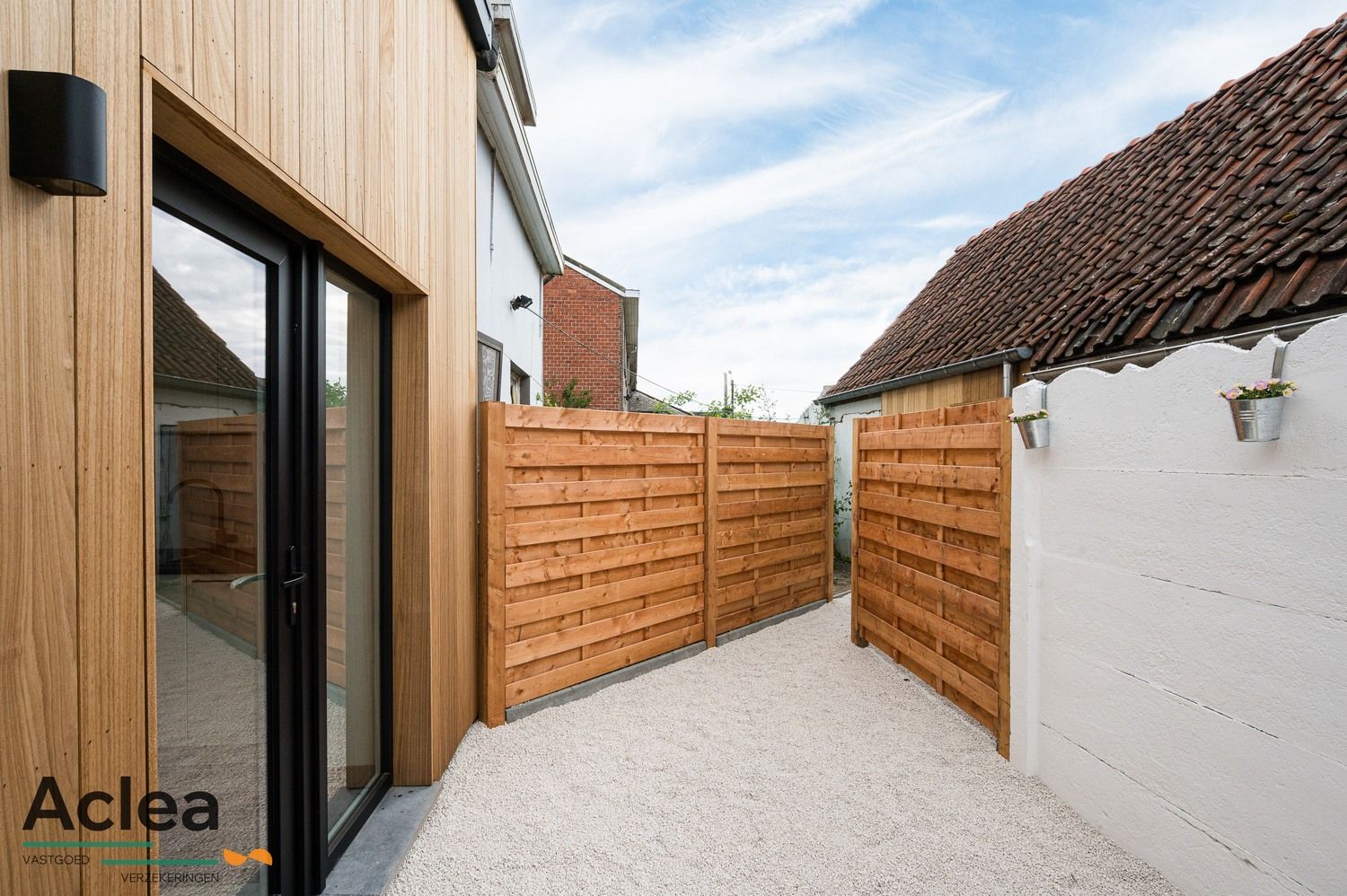 Volledig gerenoveerde woning met 2 slpks foto 9