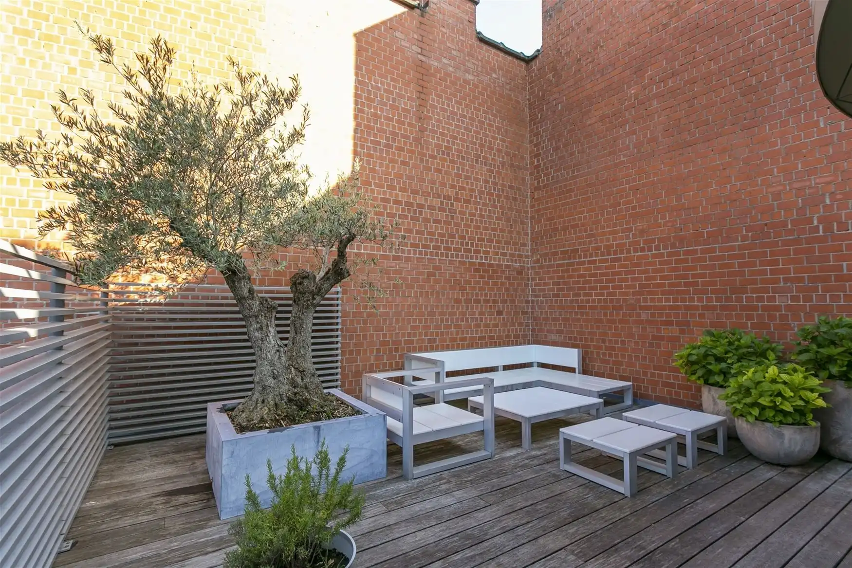 Zeer ruim bemeubeld duplexappartement foto 11