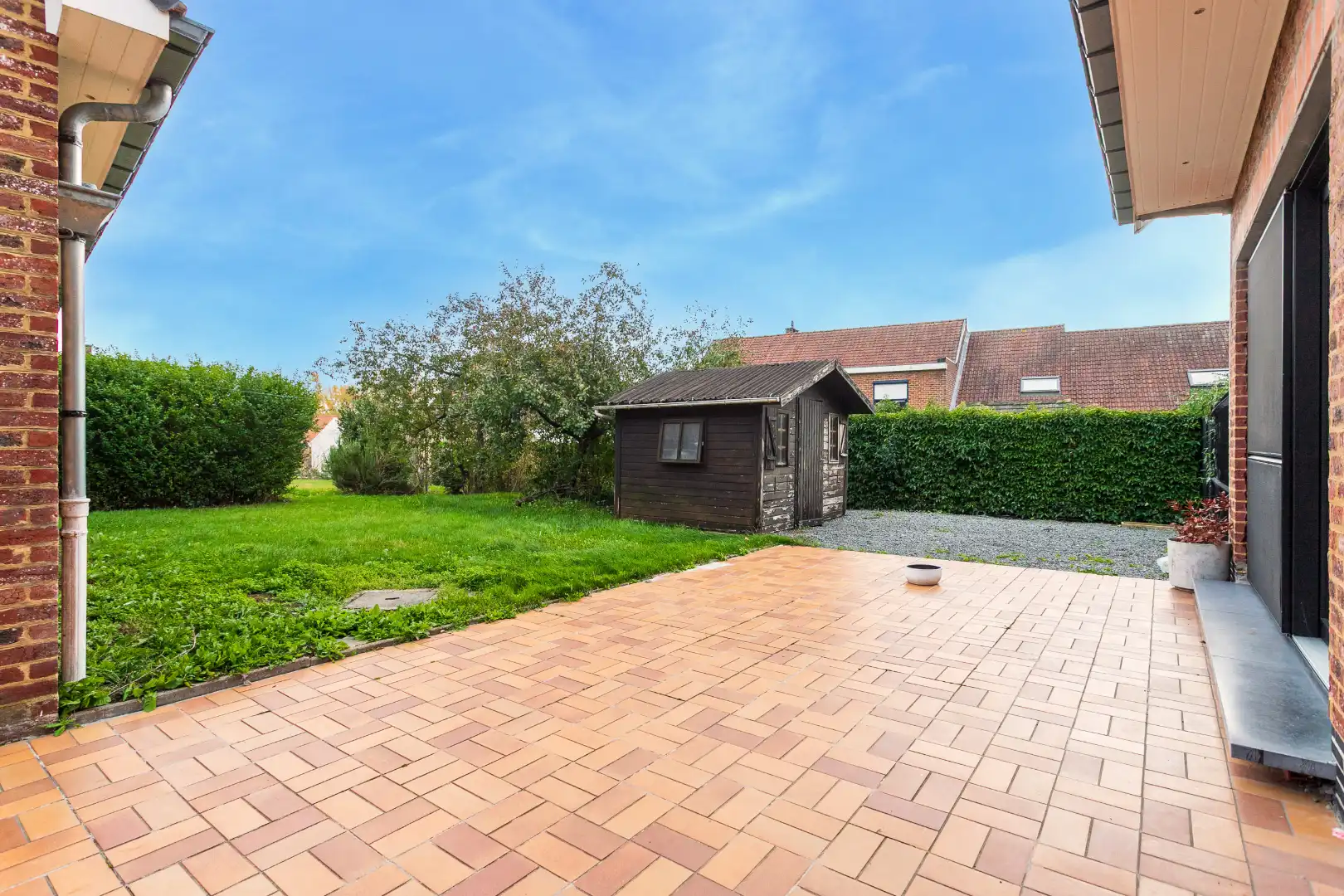 Ruime woning te Pajottegem met 4 slpks, garage en tuin op +-10a! foto 12