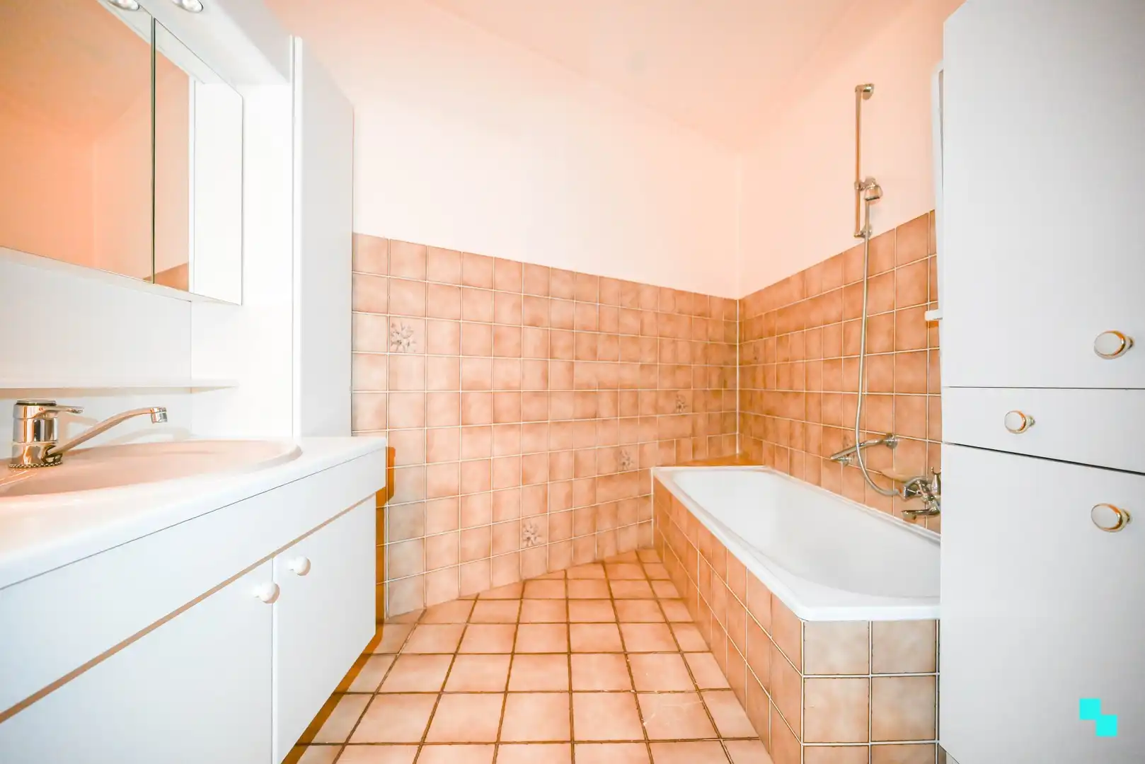 Op te frissen appartement in Oostrozebeke foto 18