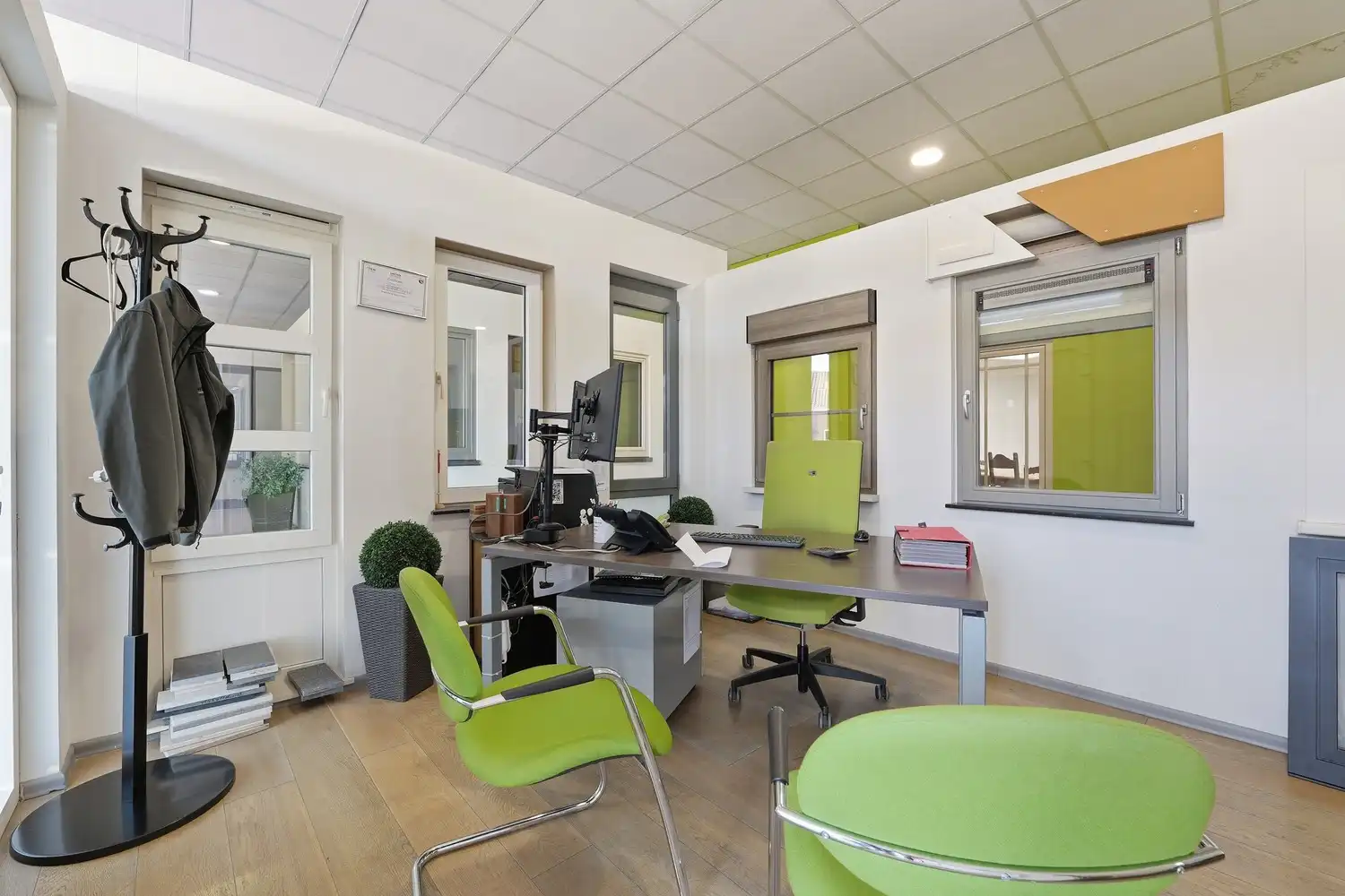 Multifunctioneel gebouw met woonst foto 14