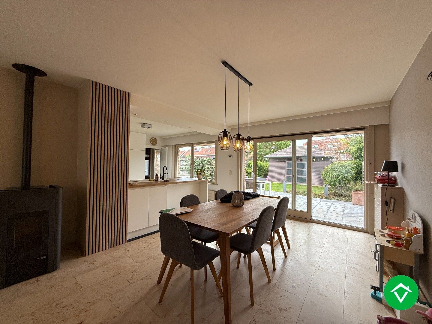 Prachtige rijwoning met 3 slaapkamers, tuin en garage te Roeselare foto 5