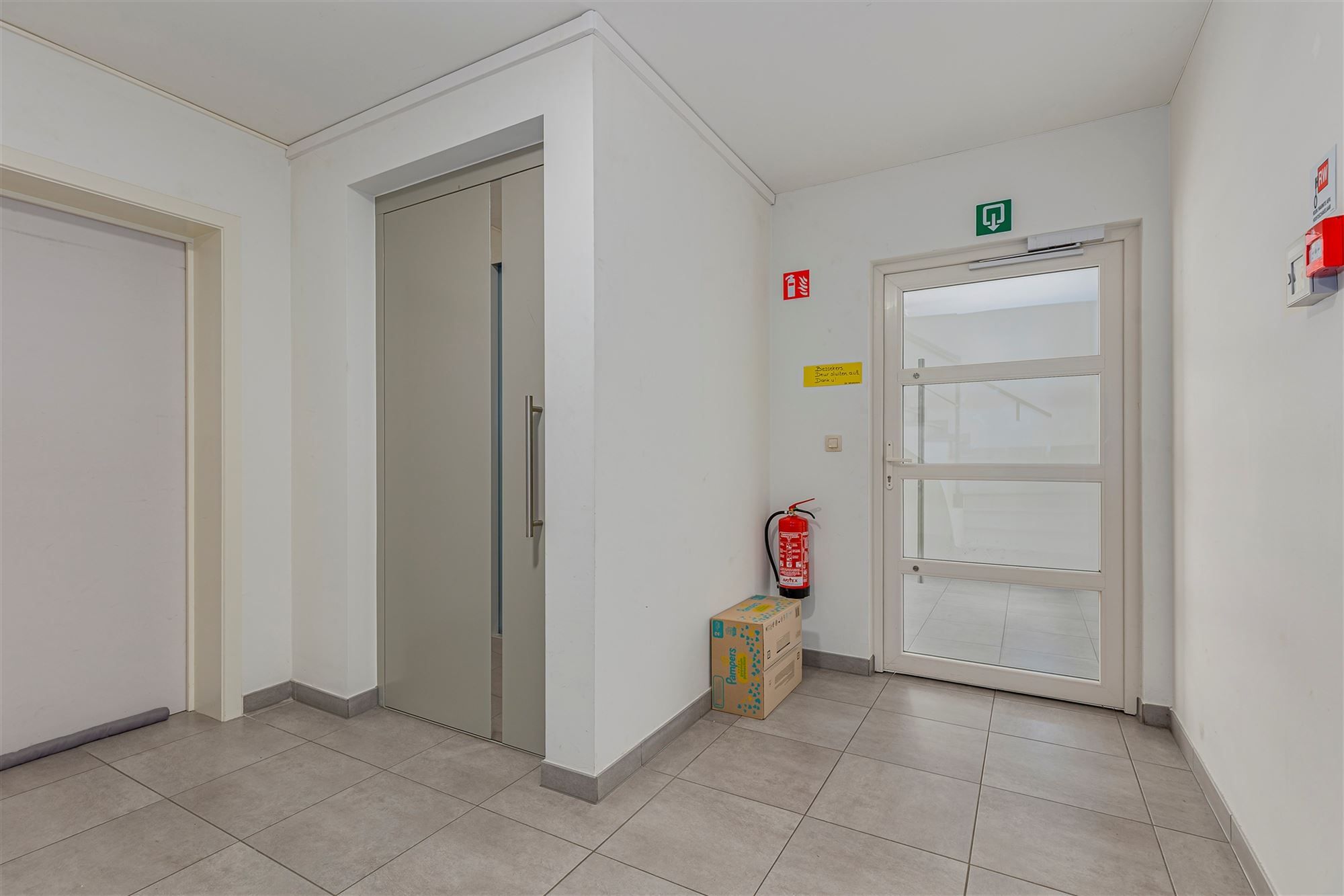 Opbrengsteigendom met 5 app + 7 garageboxen in Bazel foto 4