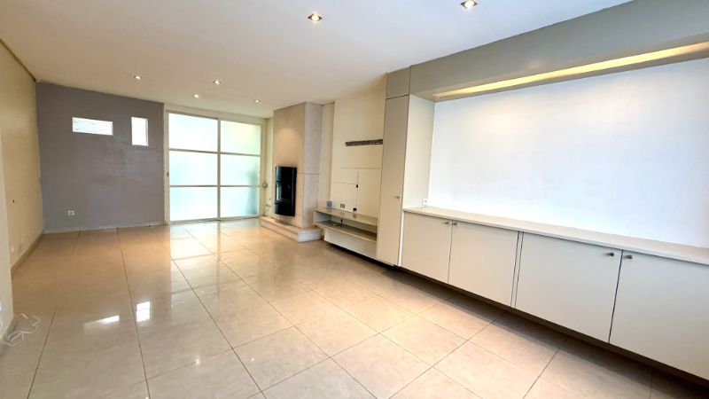 Gezellige te renoveren rijwoning met 4 kamers en garage foto 3